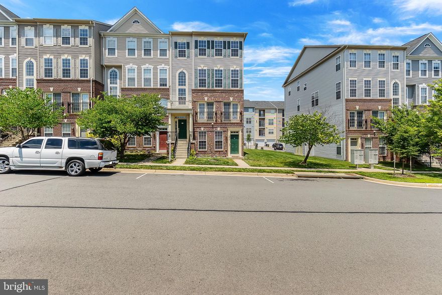 JUST REDUCED!!!!!$325,000 /3 Bedrooms/2.5   Bathroom Upper Level Style End Unit Condo in  highly  sought  after  Powells   Run Village Condo community.  Includes a New Hot Water Heater and New Washer  purchased in 2019.     This spacious   Condo has lots of natural light.     This home features an open floor plan, granite  counter tops, stainless steel  appliances, spacious master  bedroom, double walk in closets,Jacuzzi  tub, with separate walk in shower and much   more! Close to Commuter lots and Prince William   County  Schools!   Enjoy the 2,366 SQFT,  and the Single   Car Garage.                                                                                                     The Owner has a small dog, the dog will not bite!