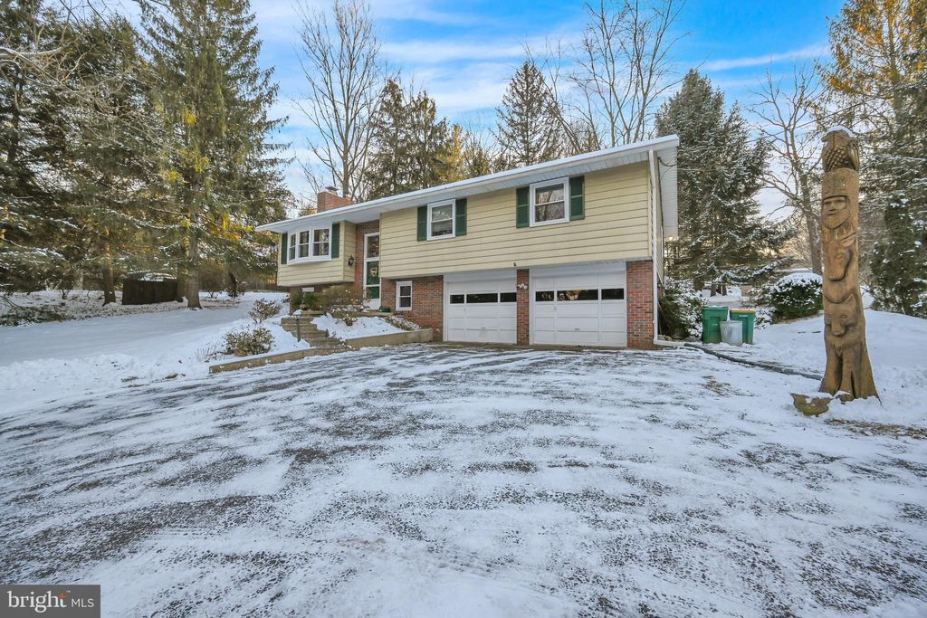 Photo of 254 Ironstone Ridge Road, Lancaster, PA 17603 (MLS # PALA2045882)