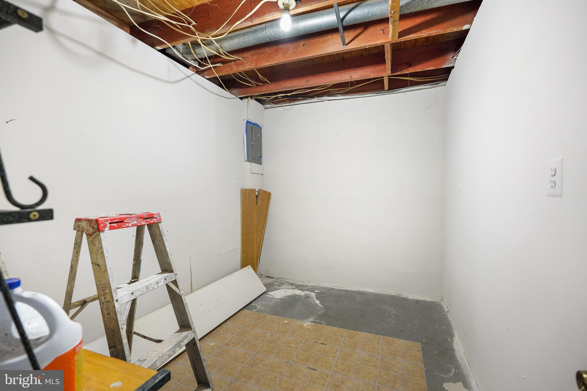 LAKE RIDGE - Residential Lease