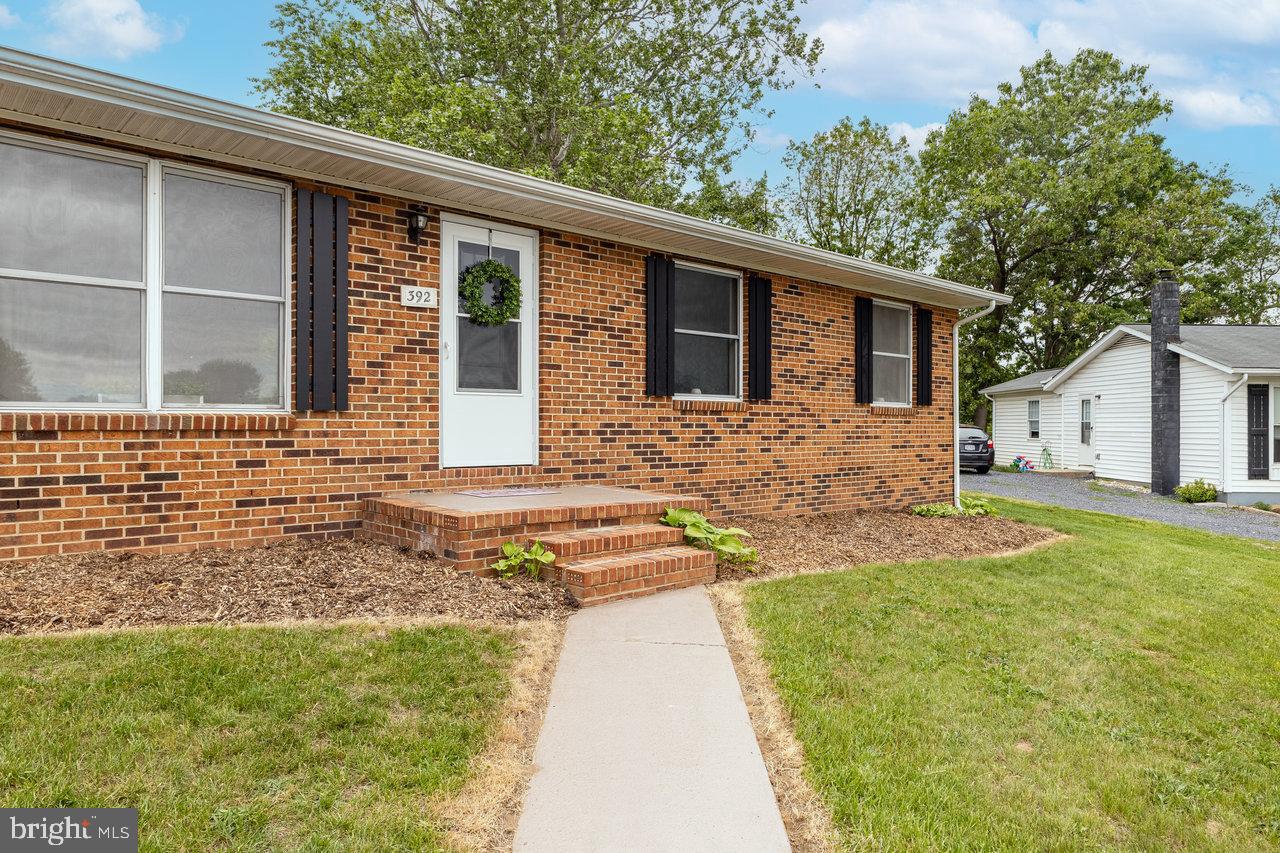 392 WALKER WAY
