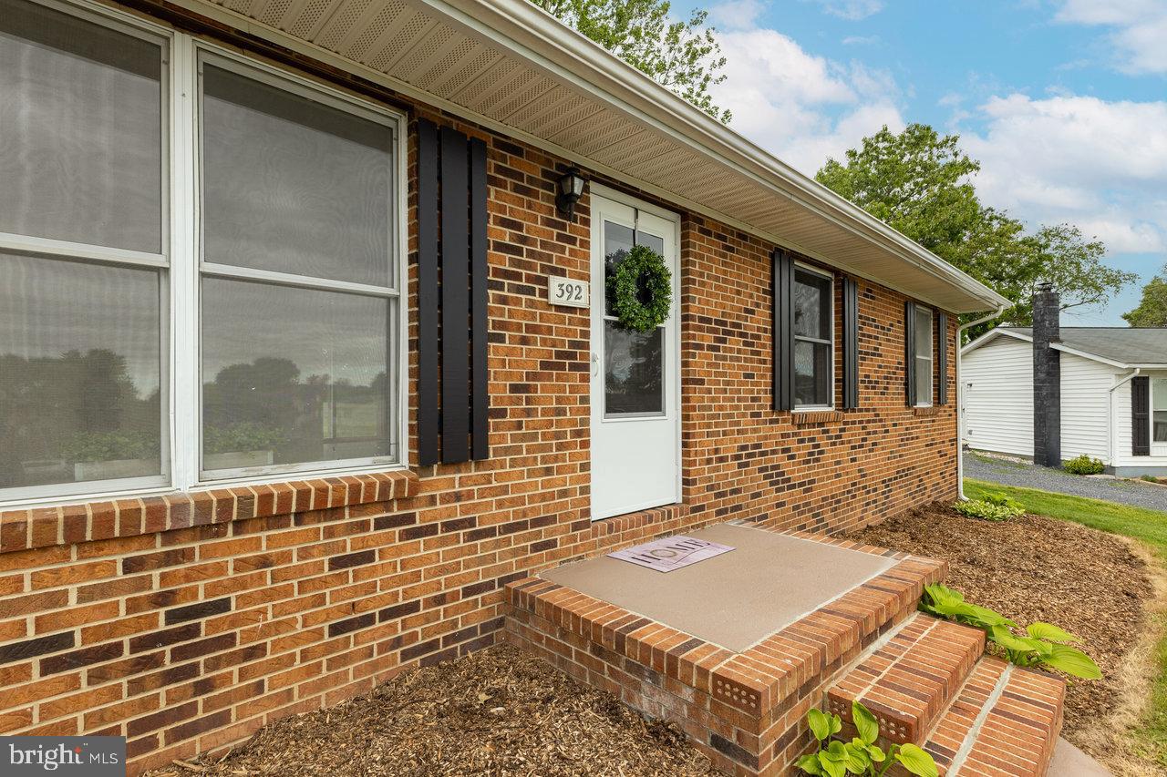 392 WALKER WAY