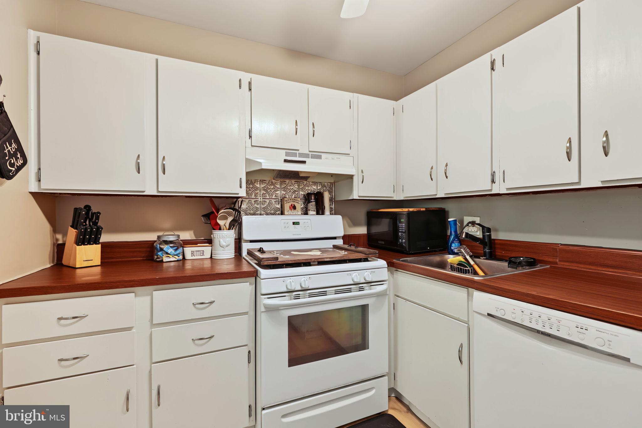 602 MEADOWVIEW LANE 602