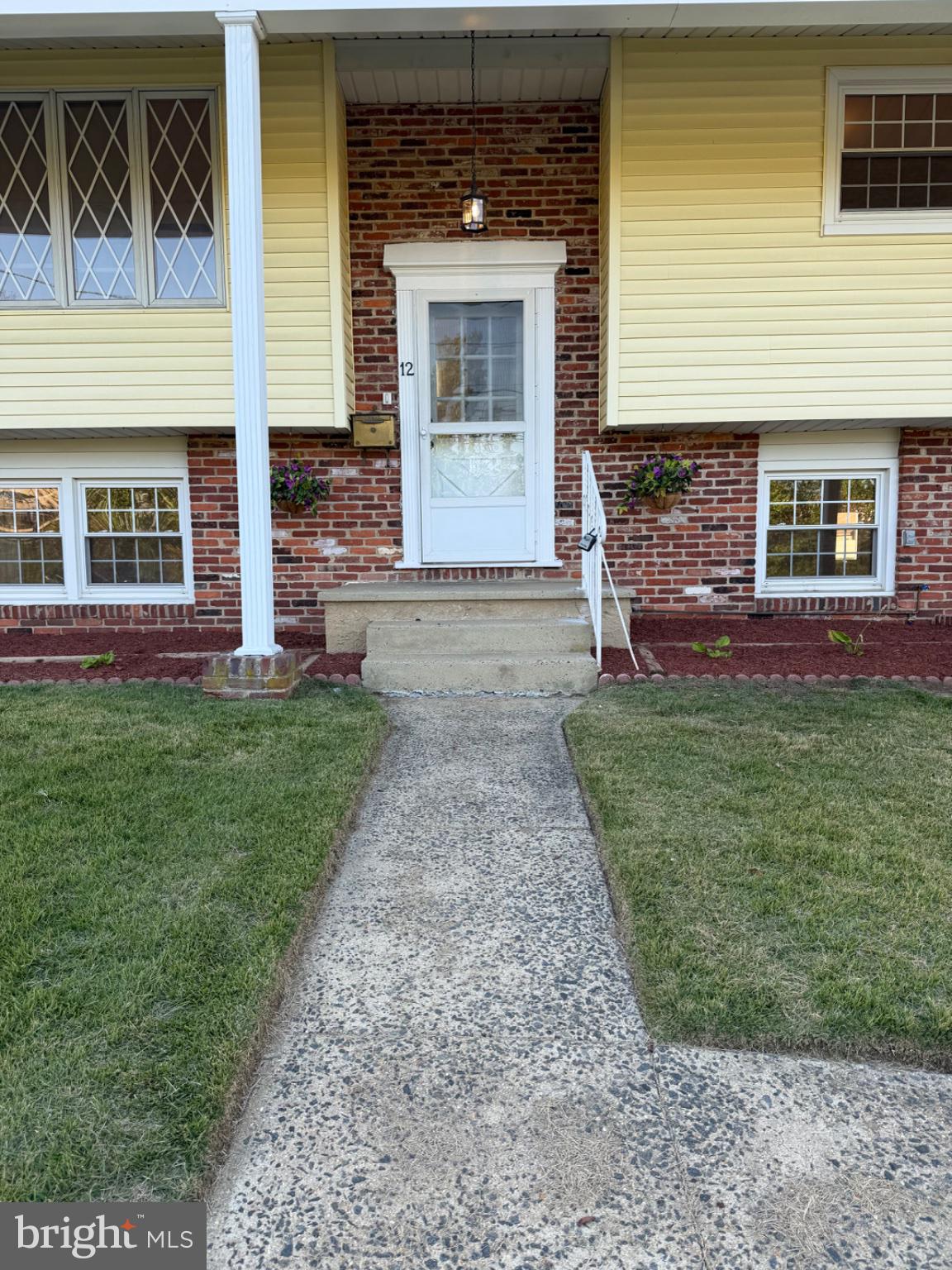 12 MALIBU LANE