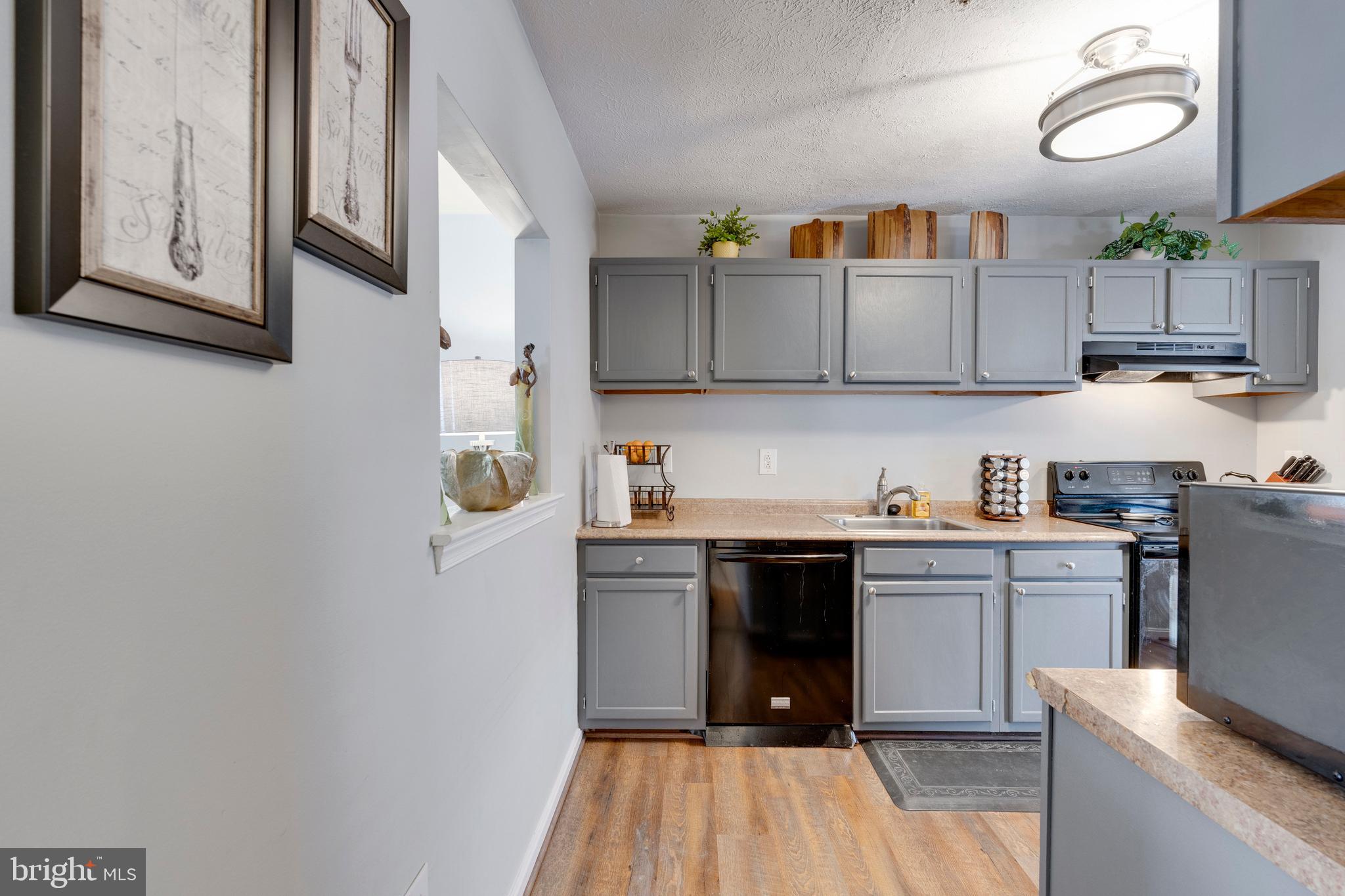 SOUTH HAMPTON - Residential