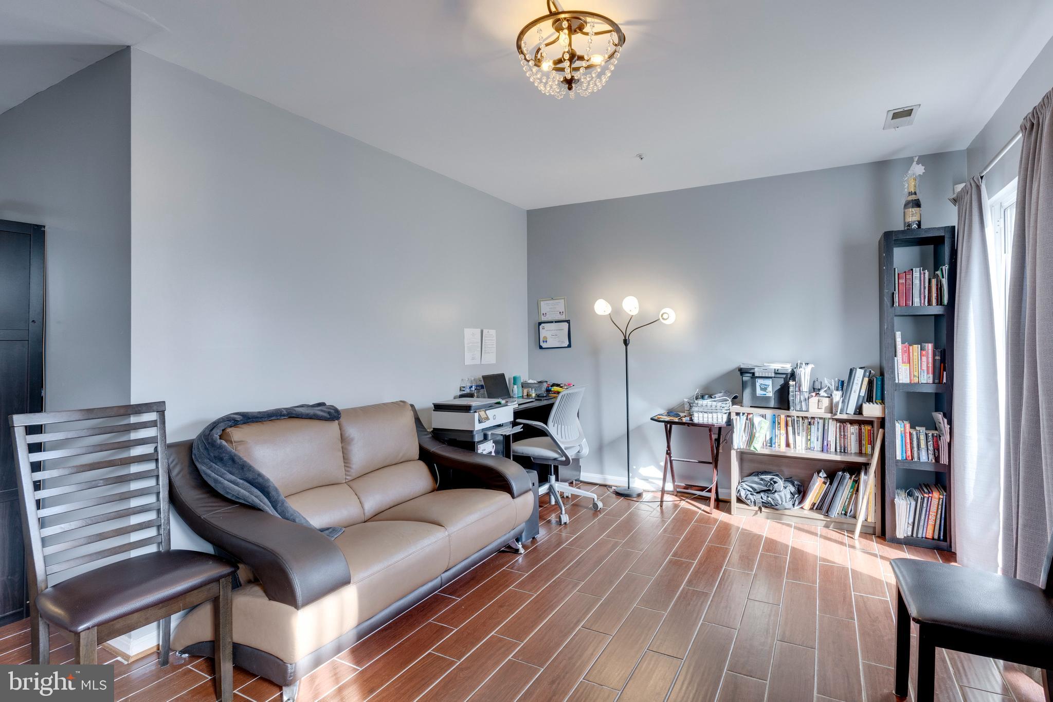 SOUTH HAMPTON - Residential