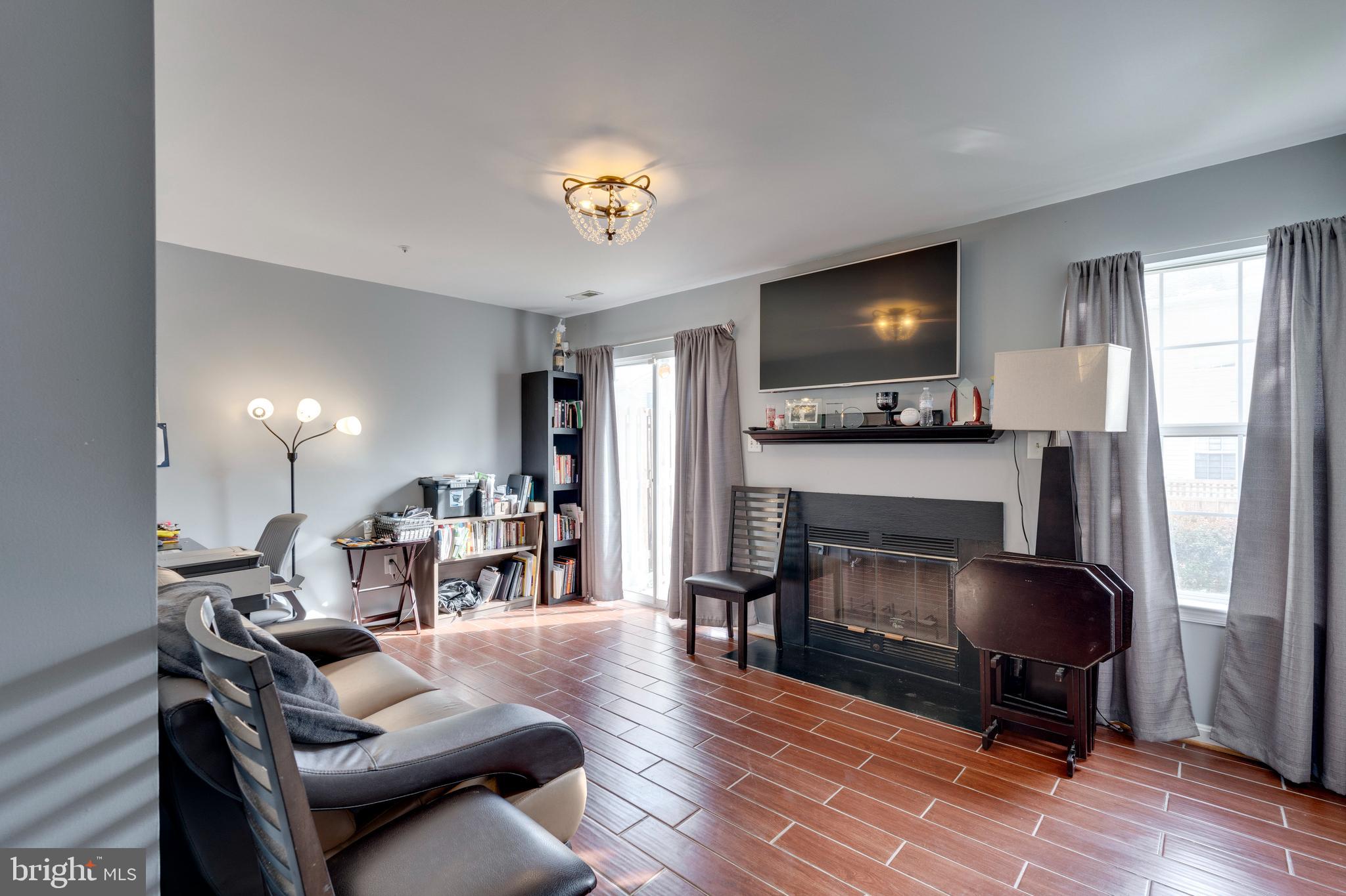 SOUTH HAMPTON - Residential