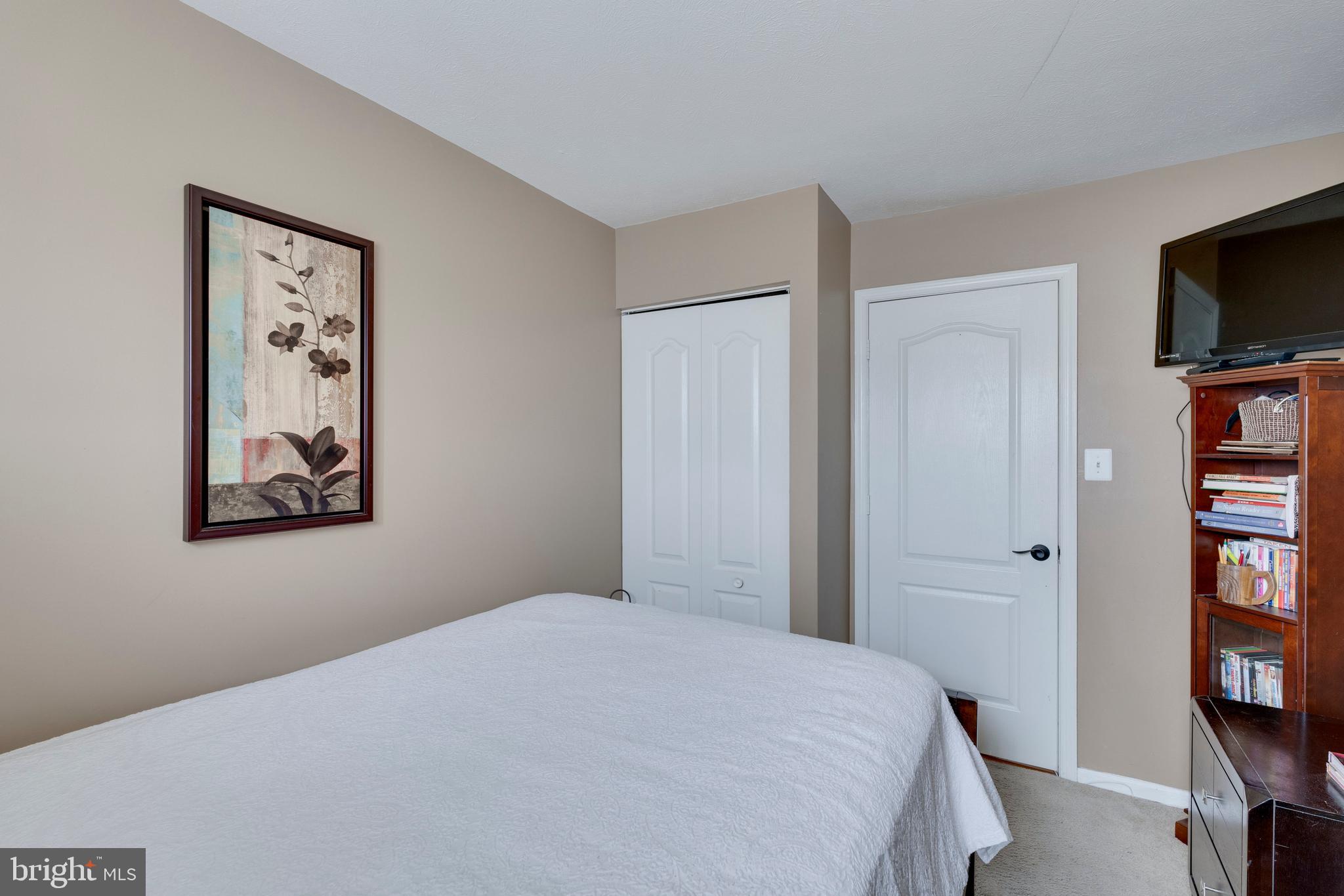 SOUTH HAMPTON - Residential