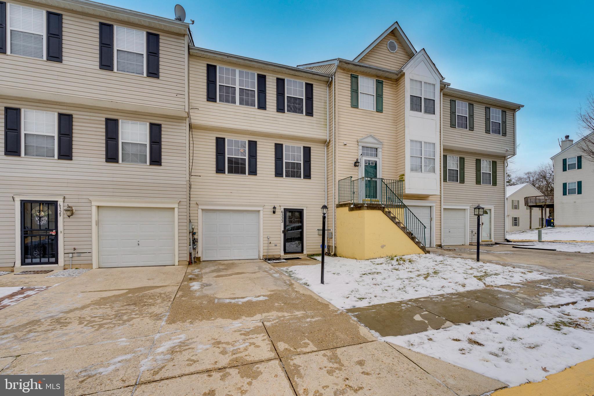 SOUTH HAMPTON - Residential