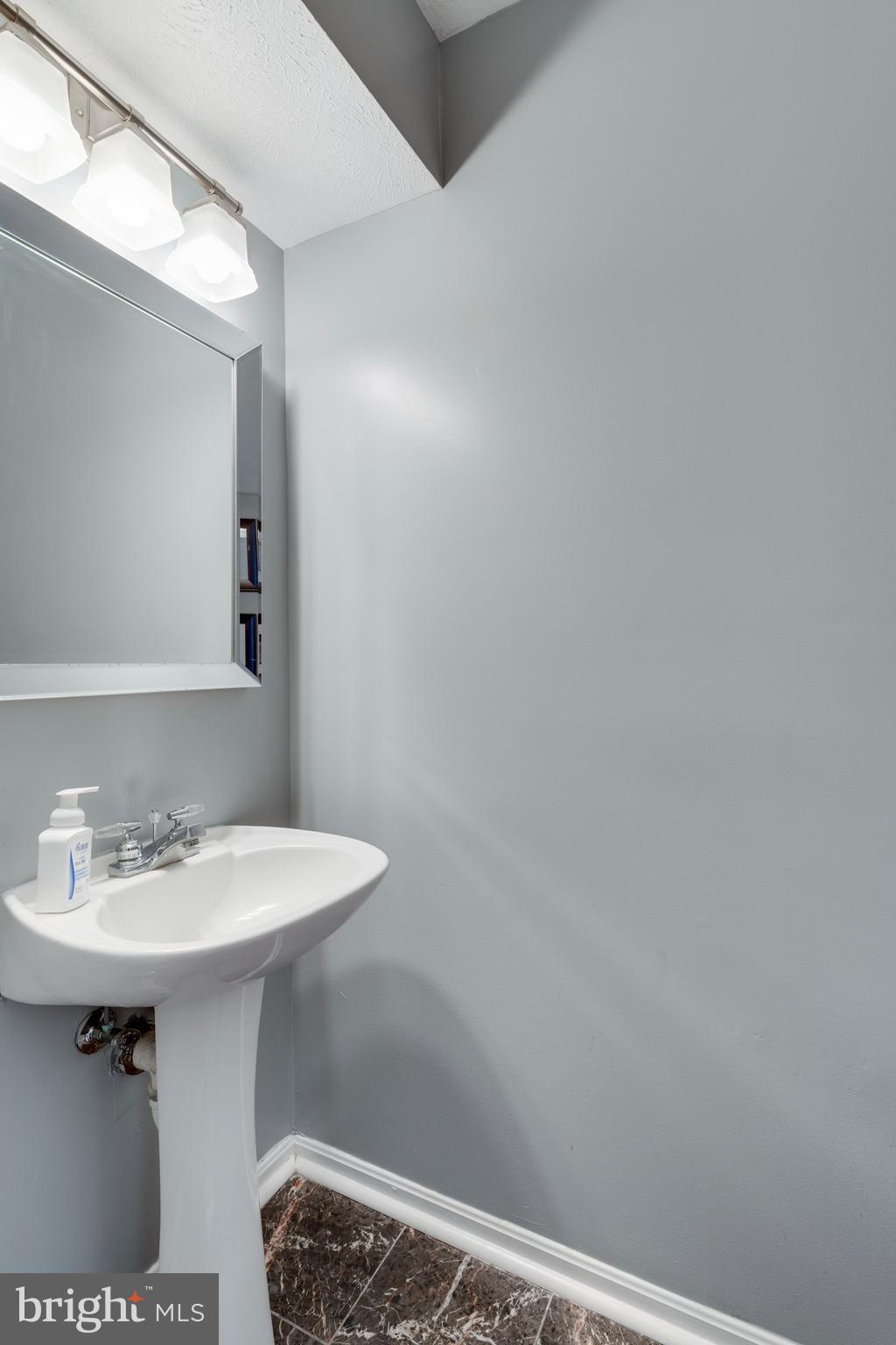 SOUTH HAMPTON - Residential