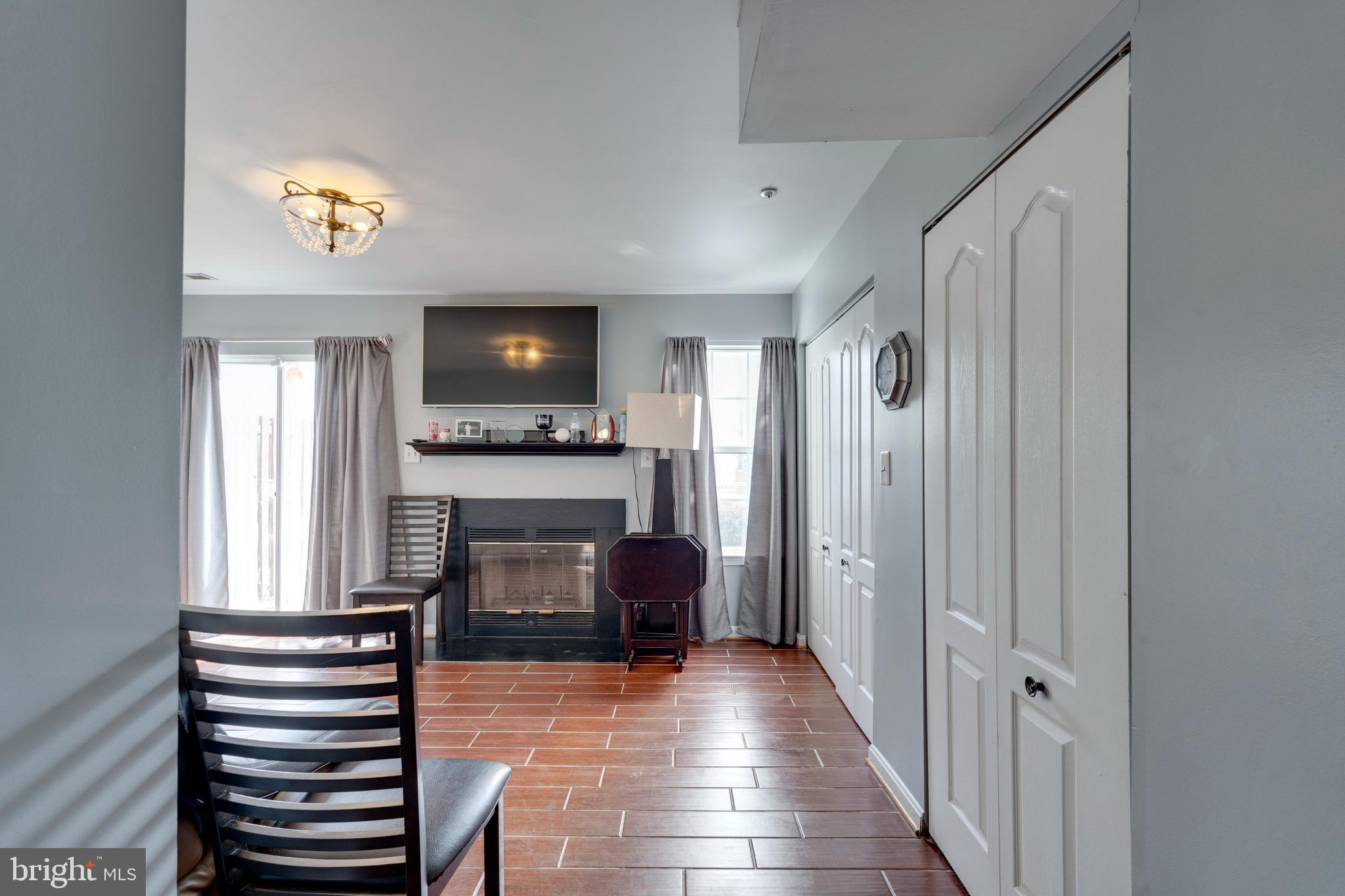 SOUTH HAMPTON - Residential