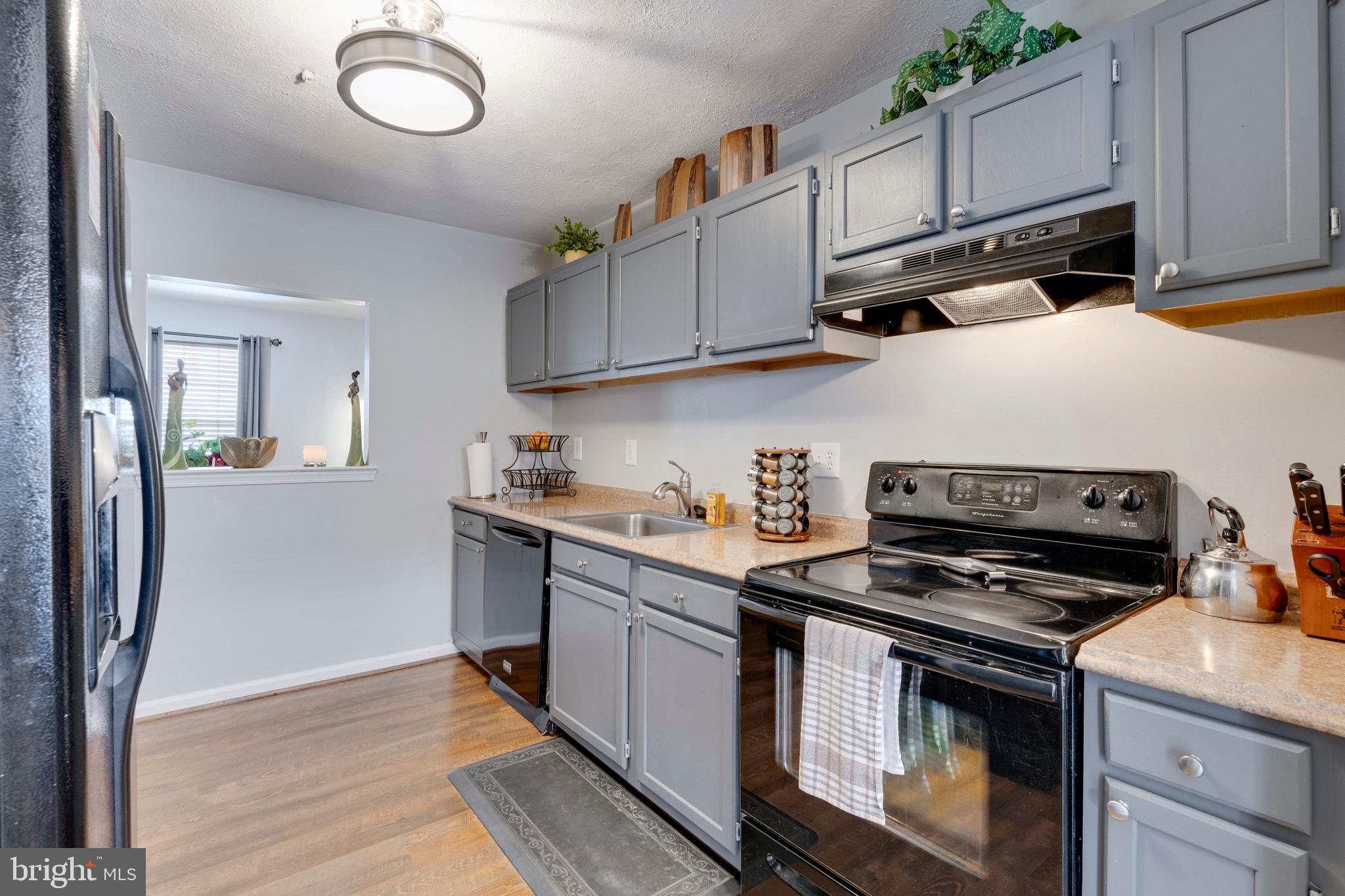 SOUTH HAMPTON - Residential