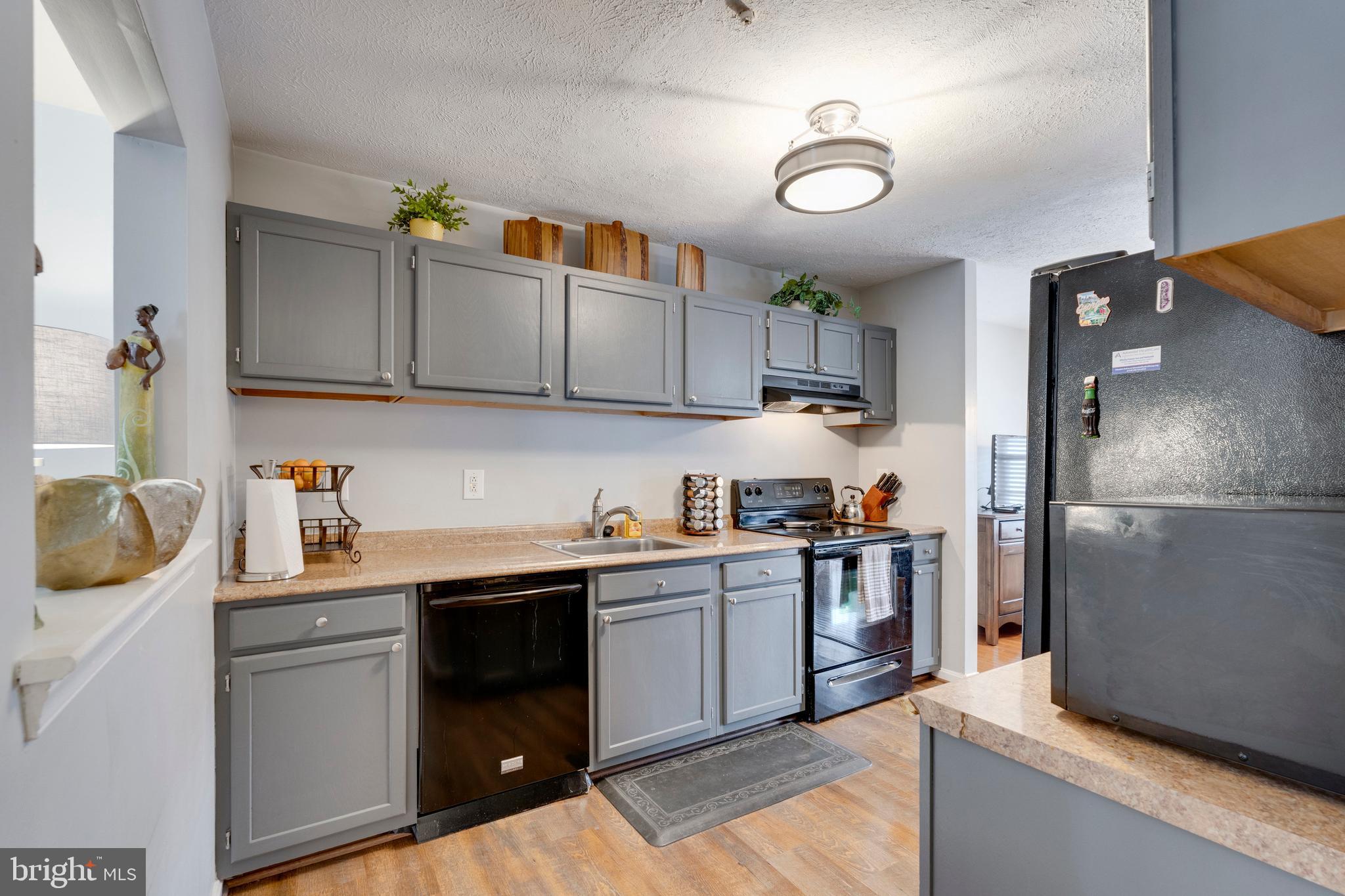 SOUTH HAMPTON - Residential