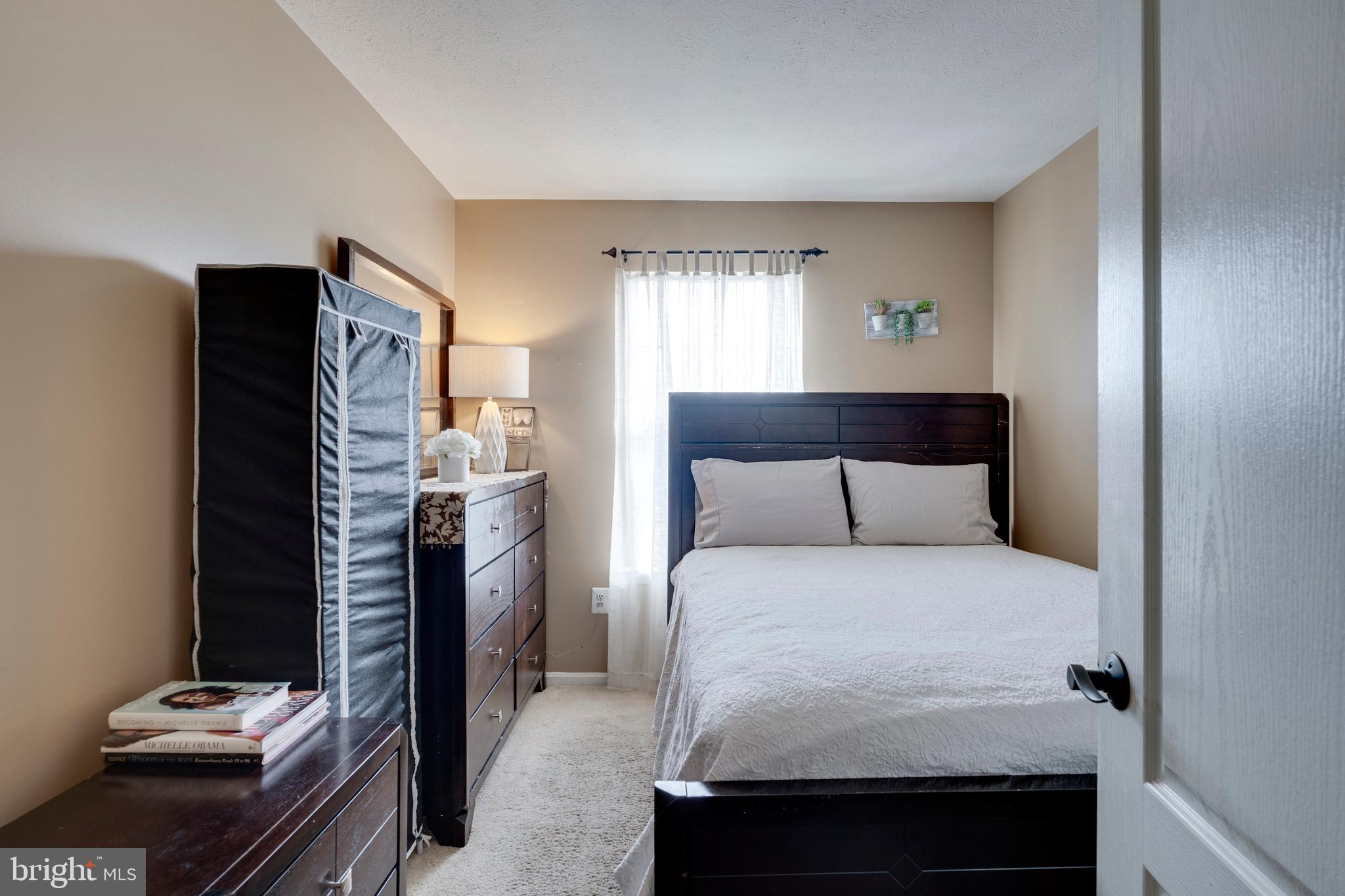 SOUTH HAMPTON - Residential