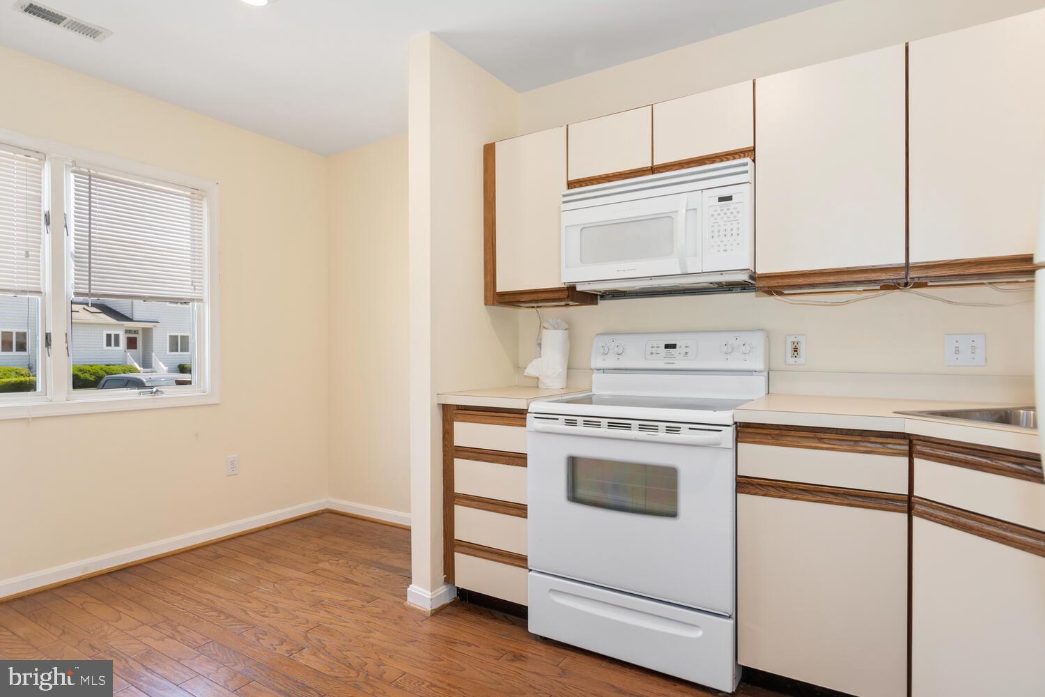 THOMPSON CREEK CONDOS - Residential