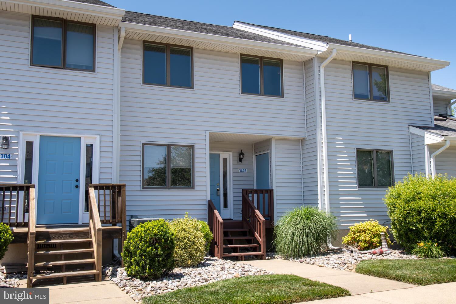 THOMPSON CREEK CONDOS - Residential