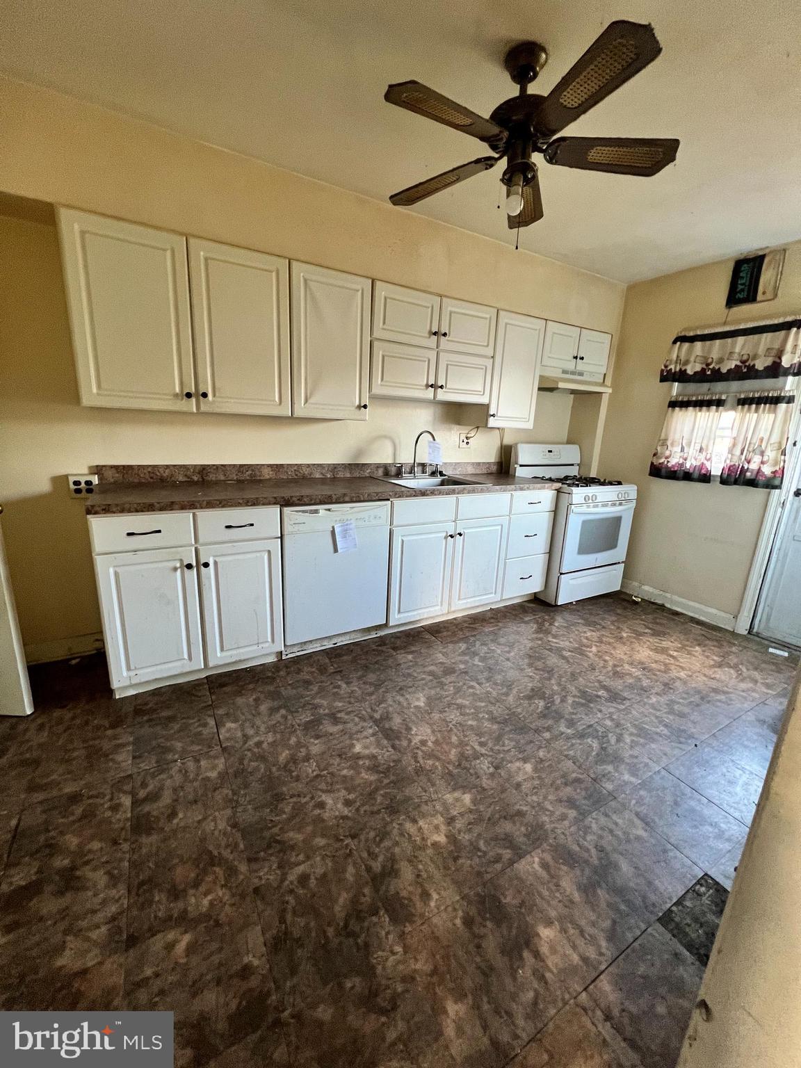 HAMILTON HILLS - Residential