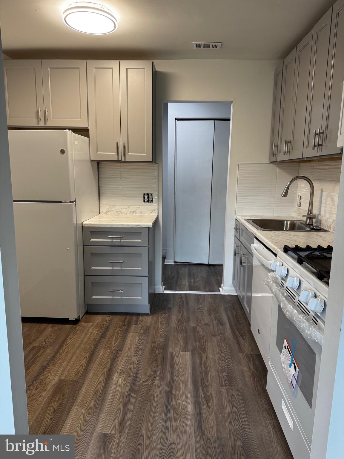 TREOVER CONDOMINIUM - Residential Lease