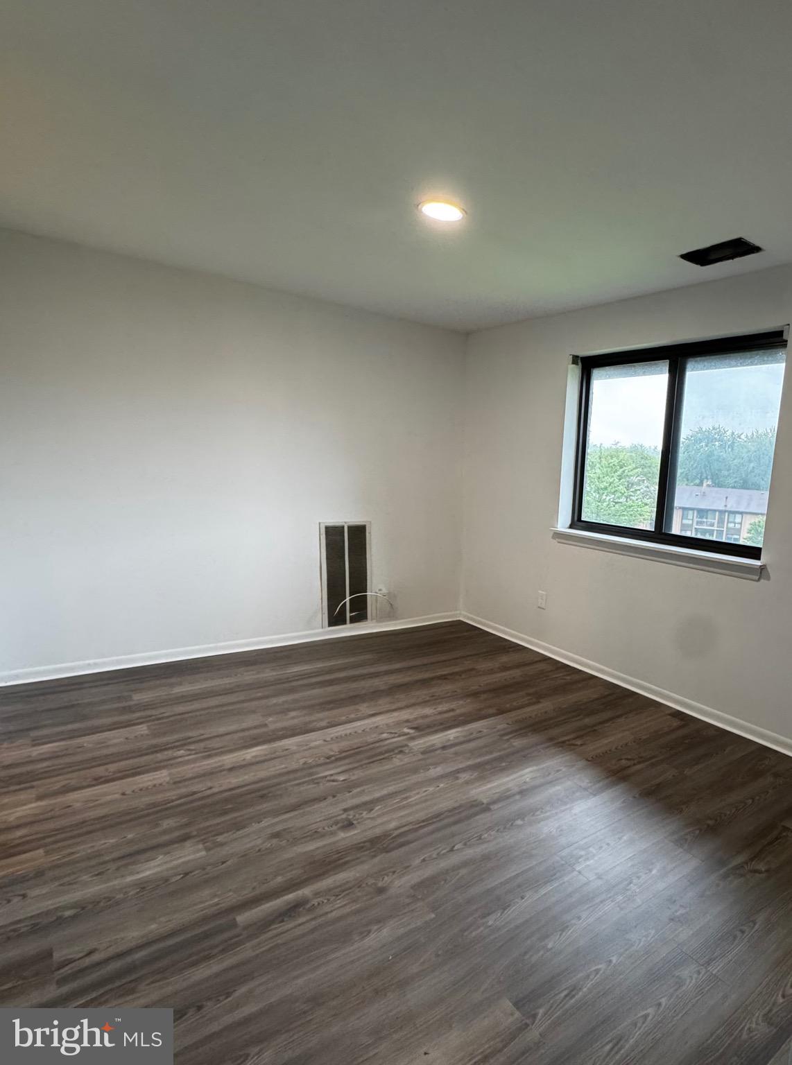 TREOVER CONDOMINIUM - Residential Lease