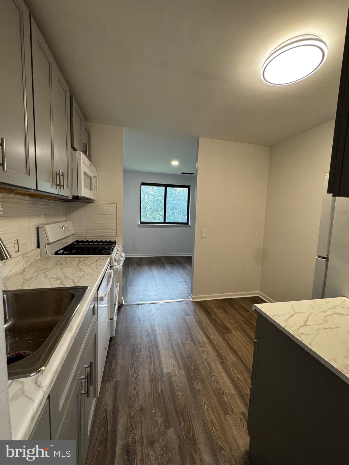 TREOVER CONDOMINIUM - Residential Lease