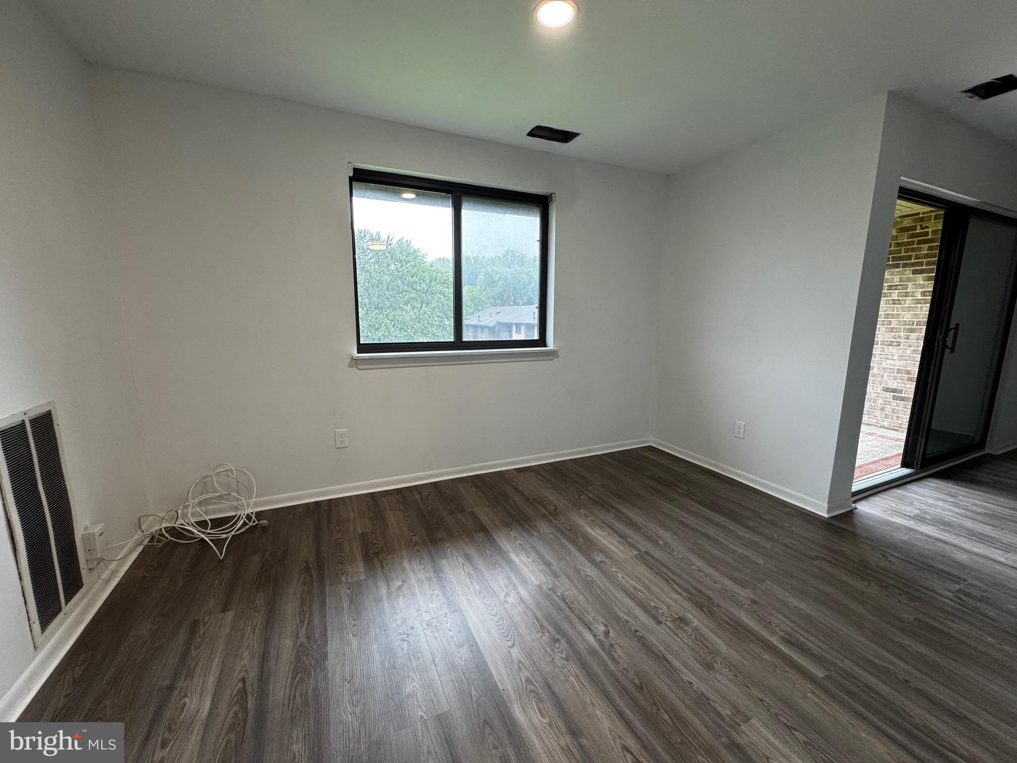 TREOVER CONDOMINIUM - Residential Lease