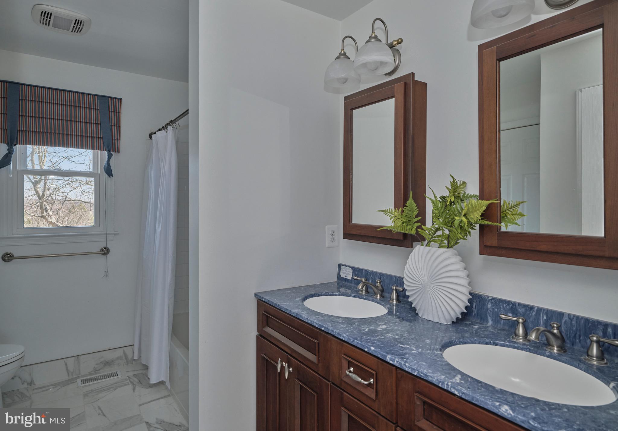 COUNTRY RIDGE - Residential