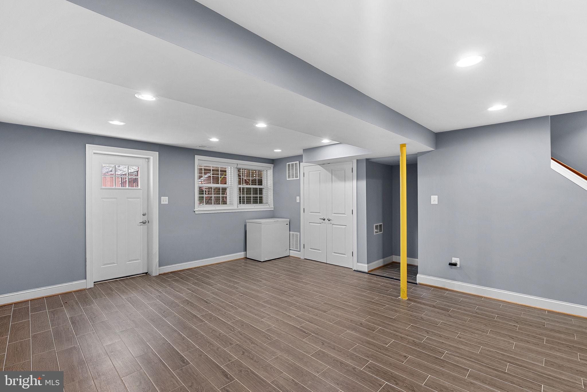 ASHBURN VILLAGE - Residential