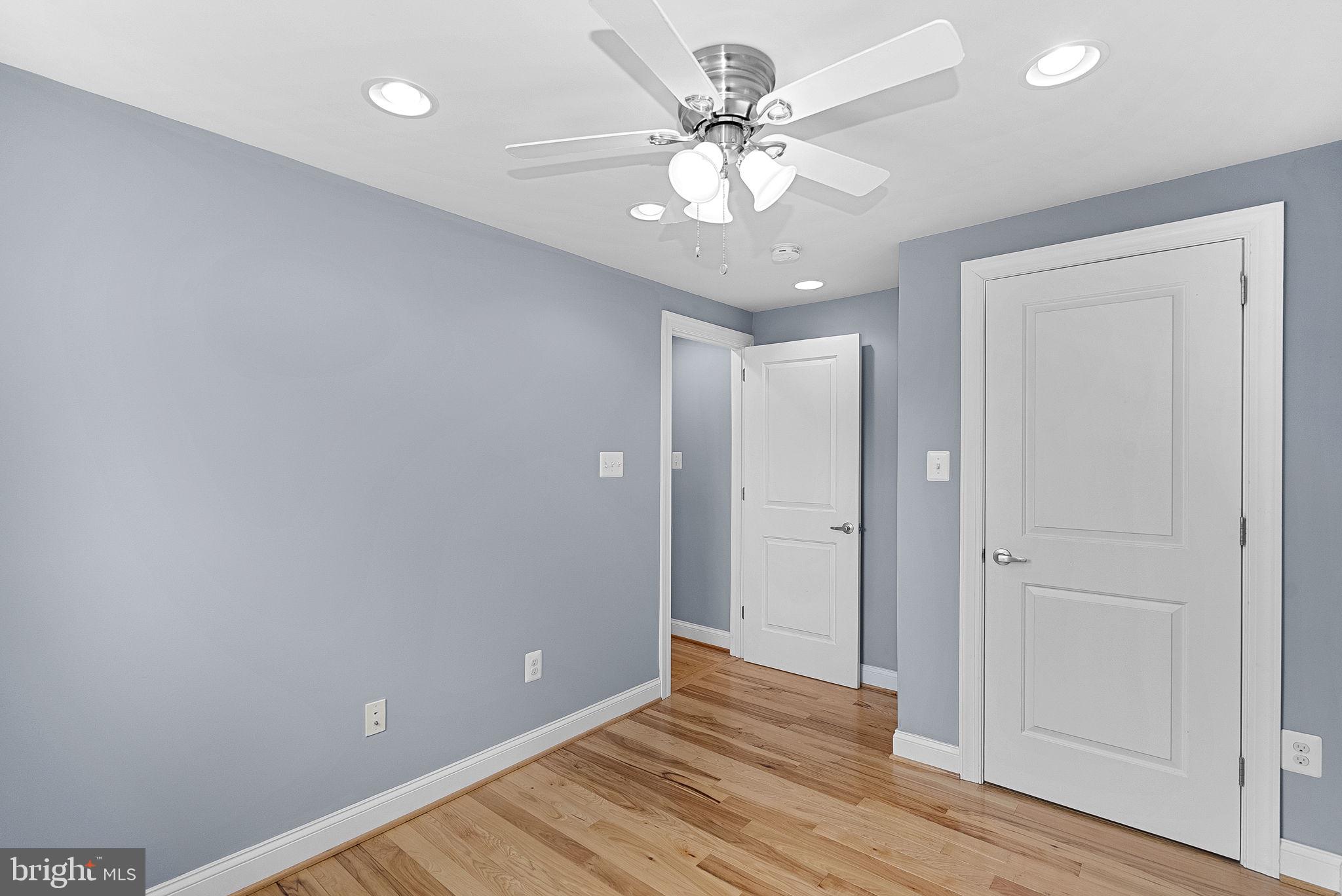 ASHBURN VILLAGE - Residential