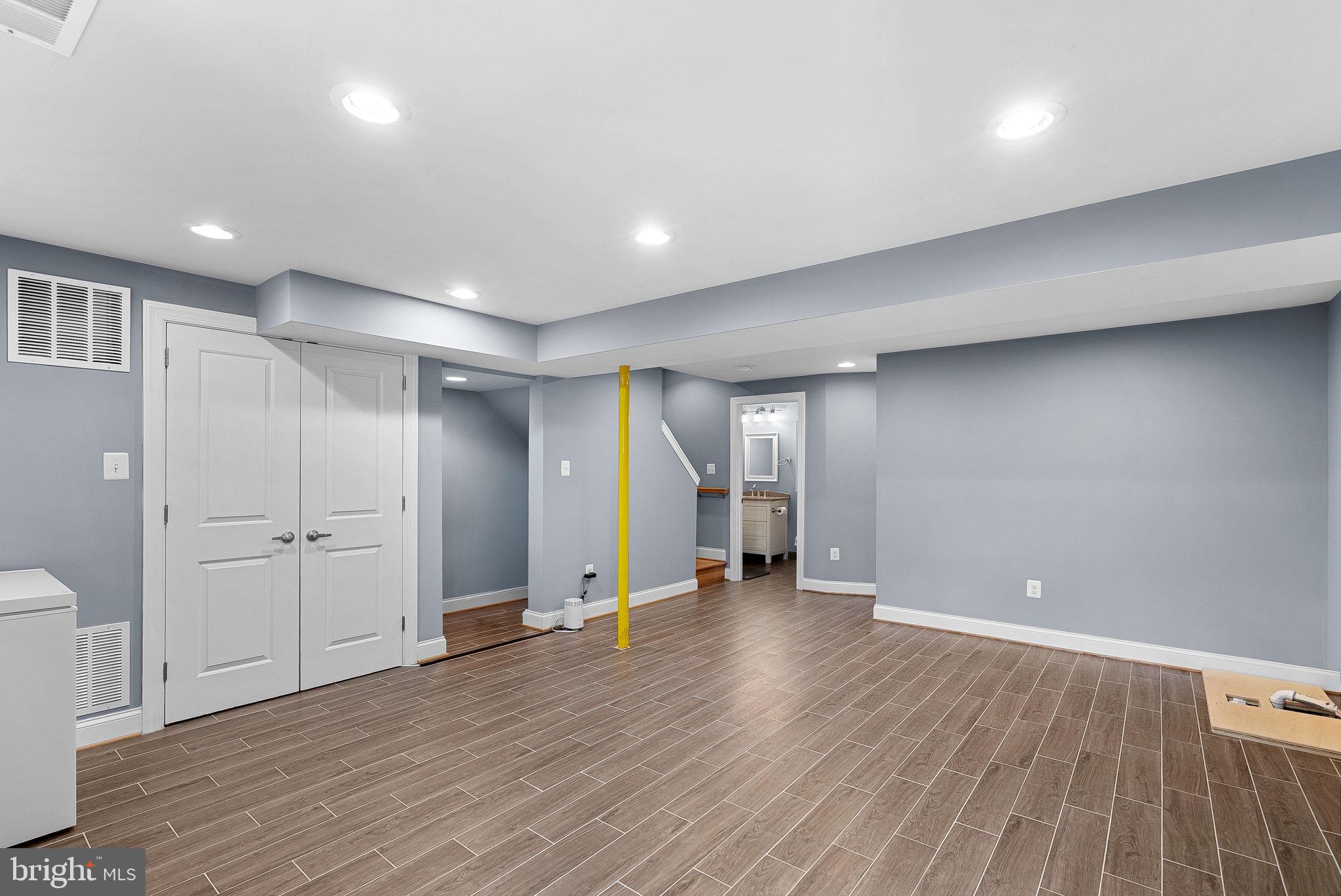 ASHBURN VILLAGE - Residential