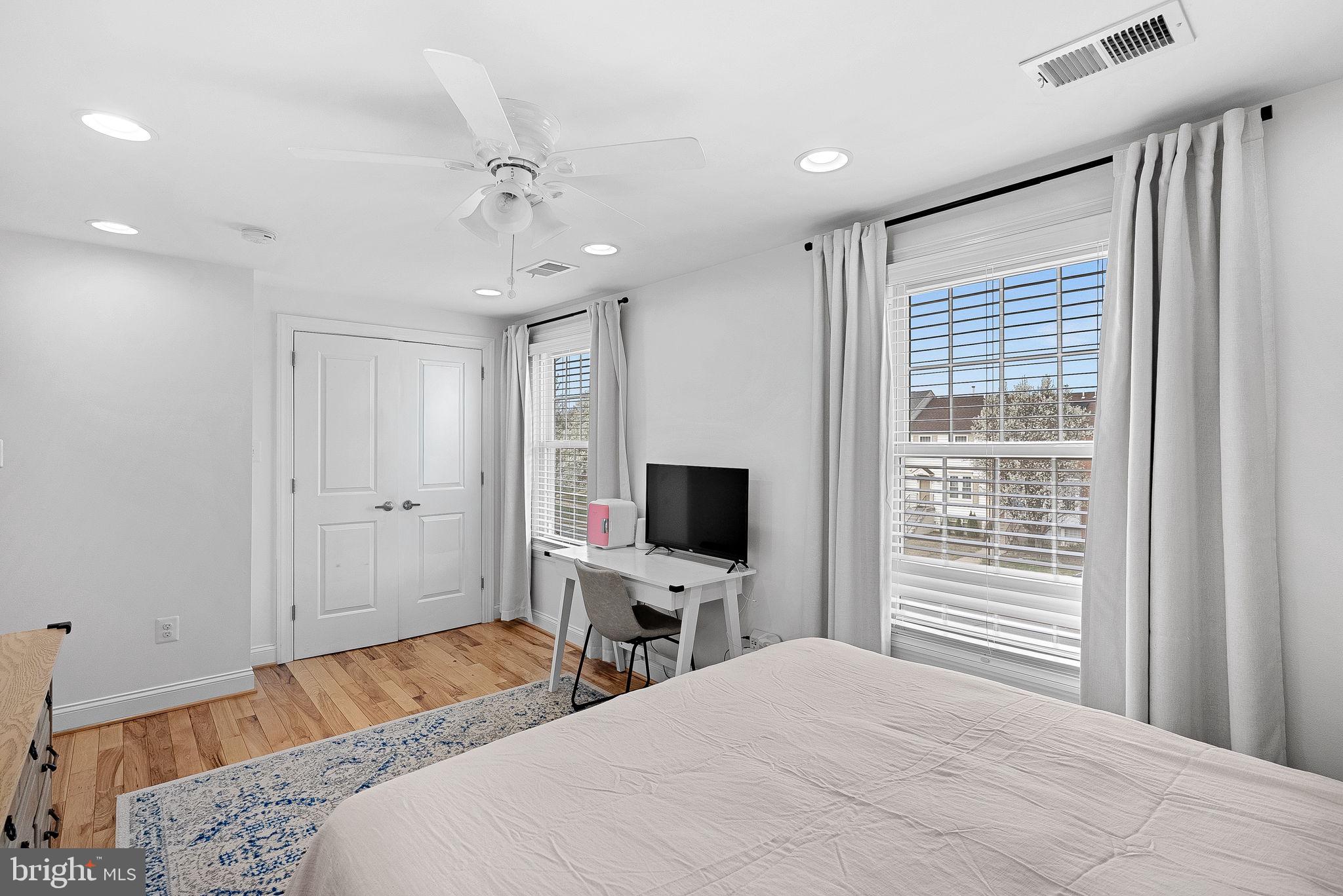 ASHBURN VILLAGE - Residential