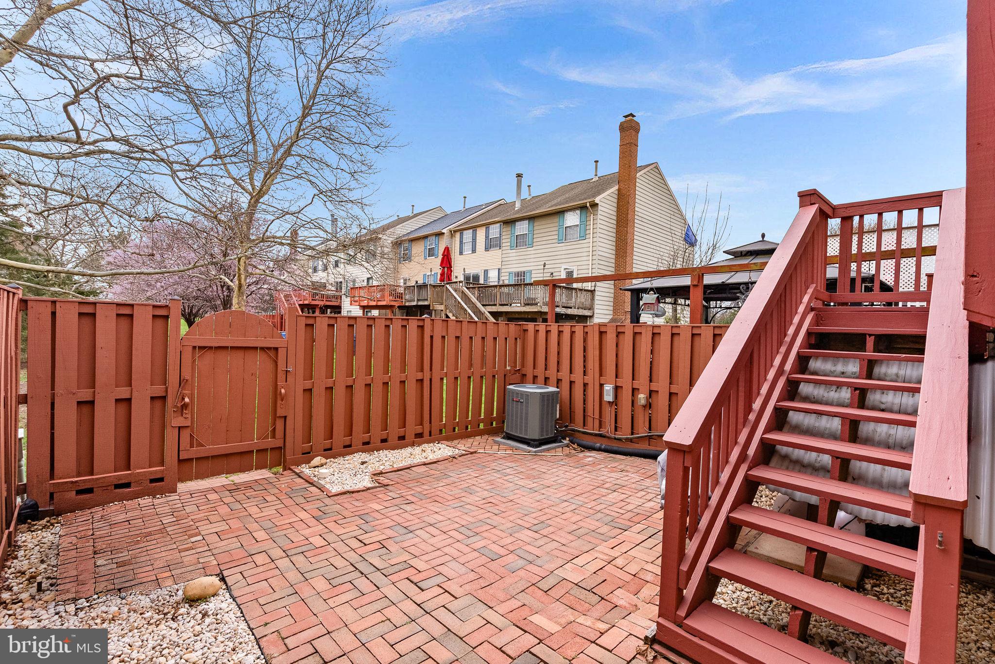 ASHBURN VILLAGE - Residential