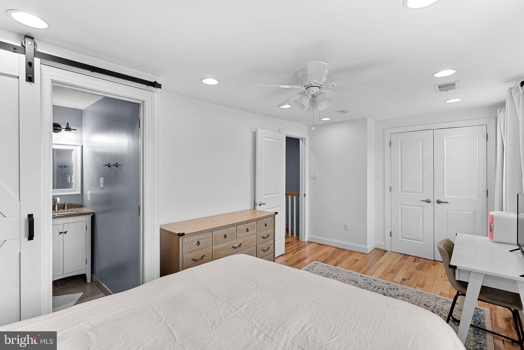 ASHBURN VILLAGE - Residential