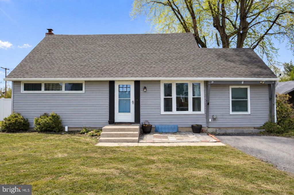 Photo of 139 Sylvan Drive, YORK, PA 17402 (MLS # PAYK2099010)