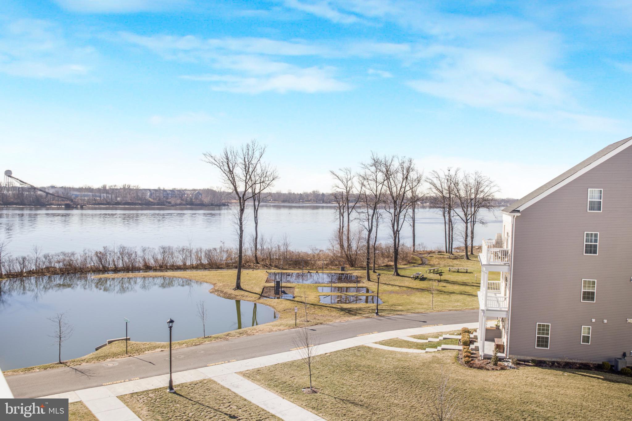 WATERSIDE - Residential