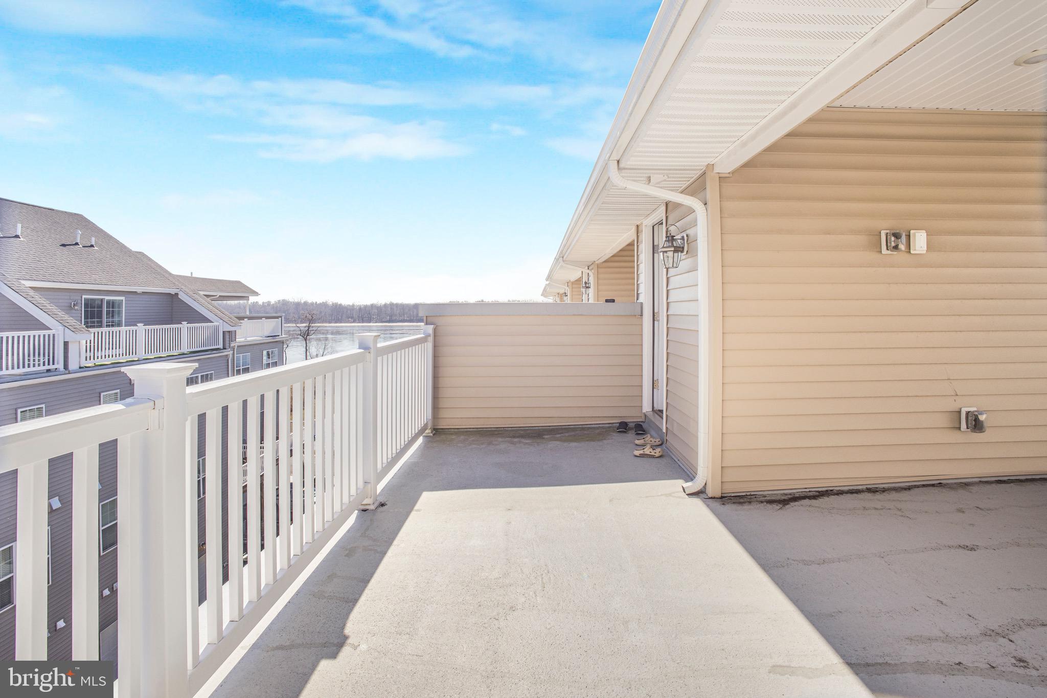 WATERSIDE - Residential