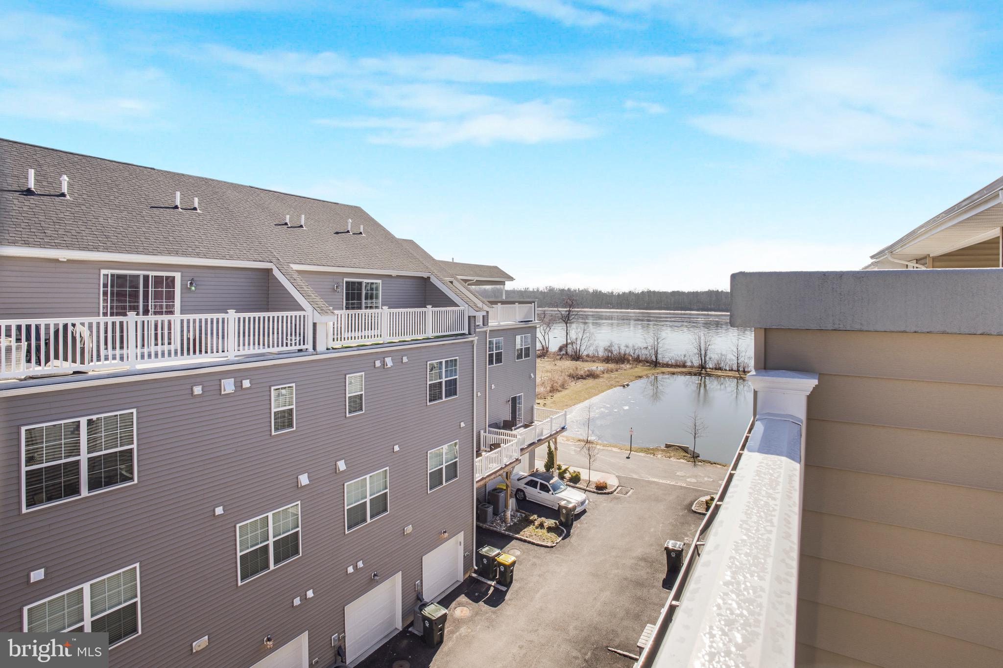 WATERSIDE - Residential