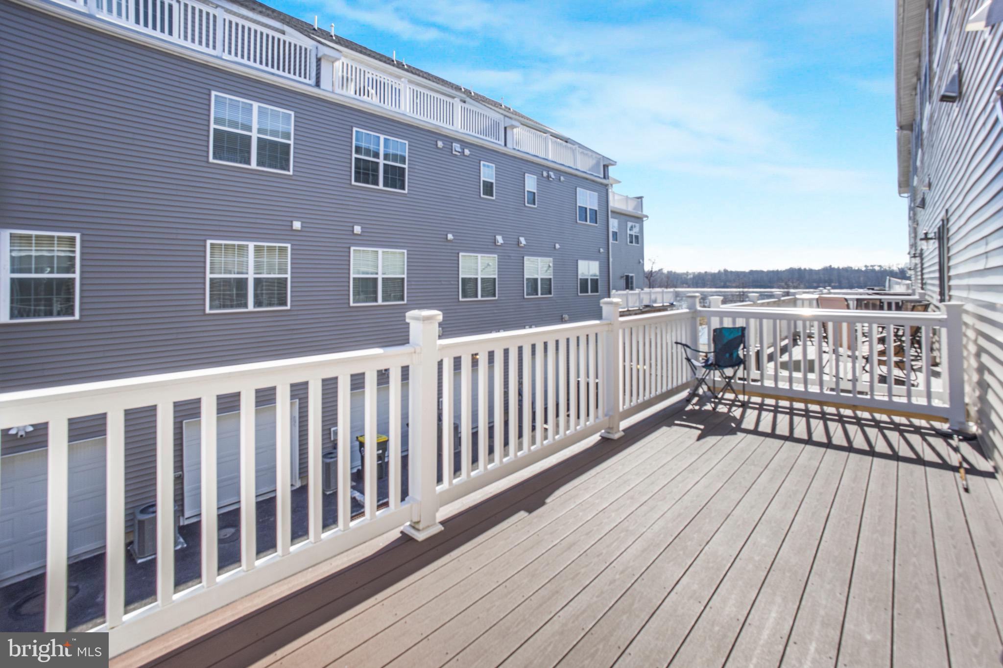 WATERSIDE - Residential