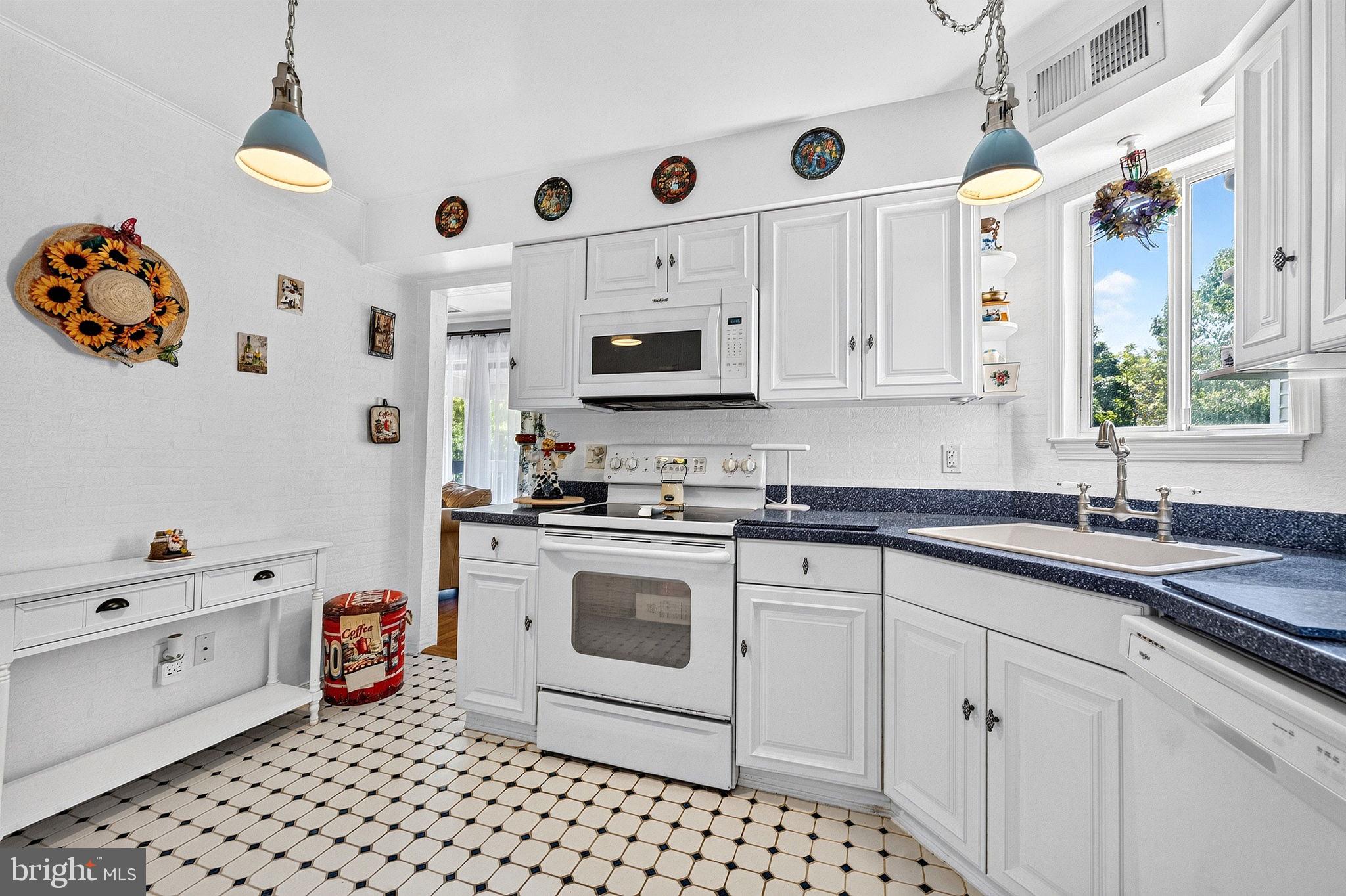 3411 RICHMOND COURT 3411