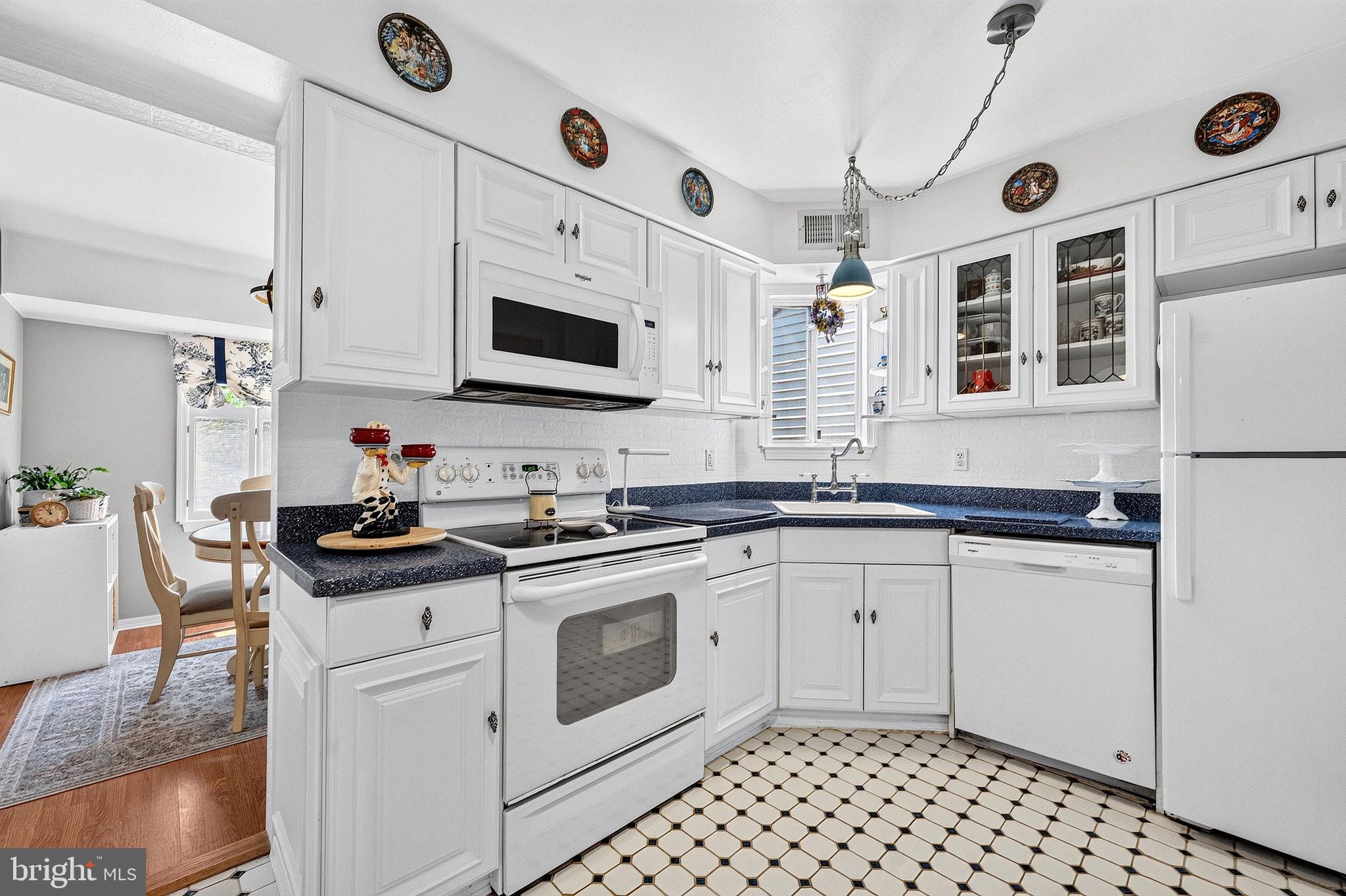 3411 RICHMOND COURT 3411