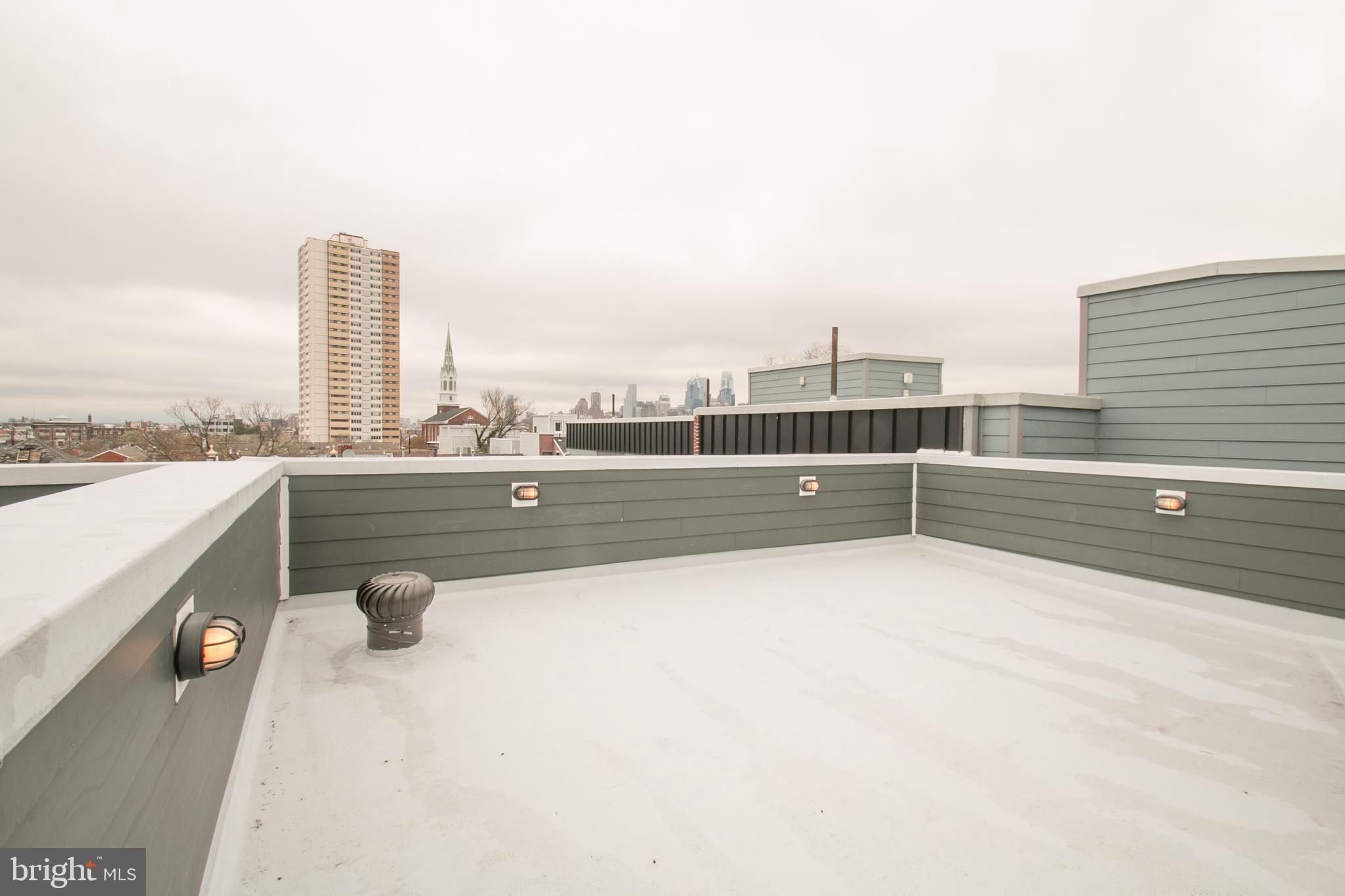 QUEEN VILLAGE - Residential