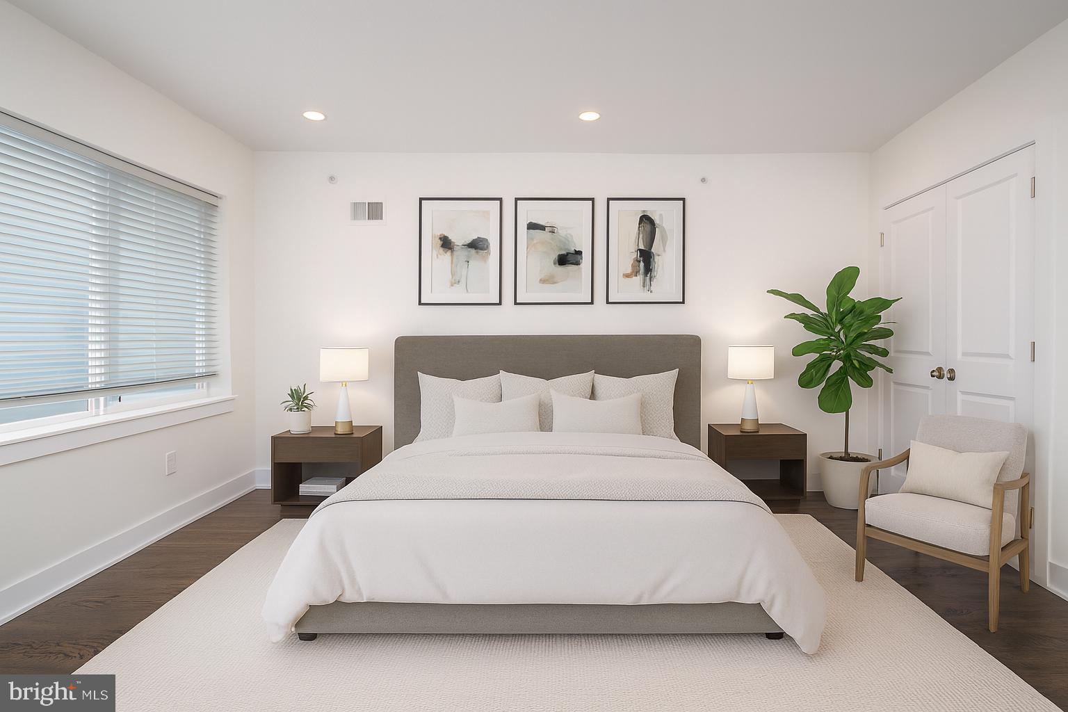 QUEEN VILLAGE - Residential