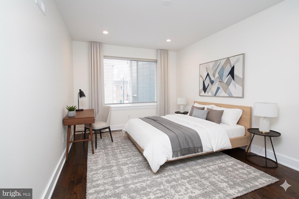 QUEEN VILLAGE - Residential