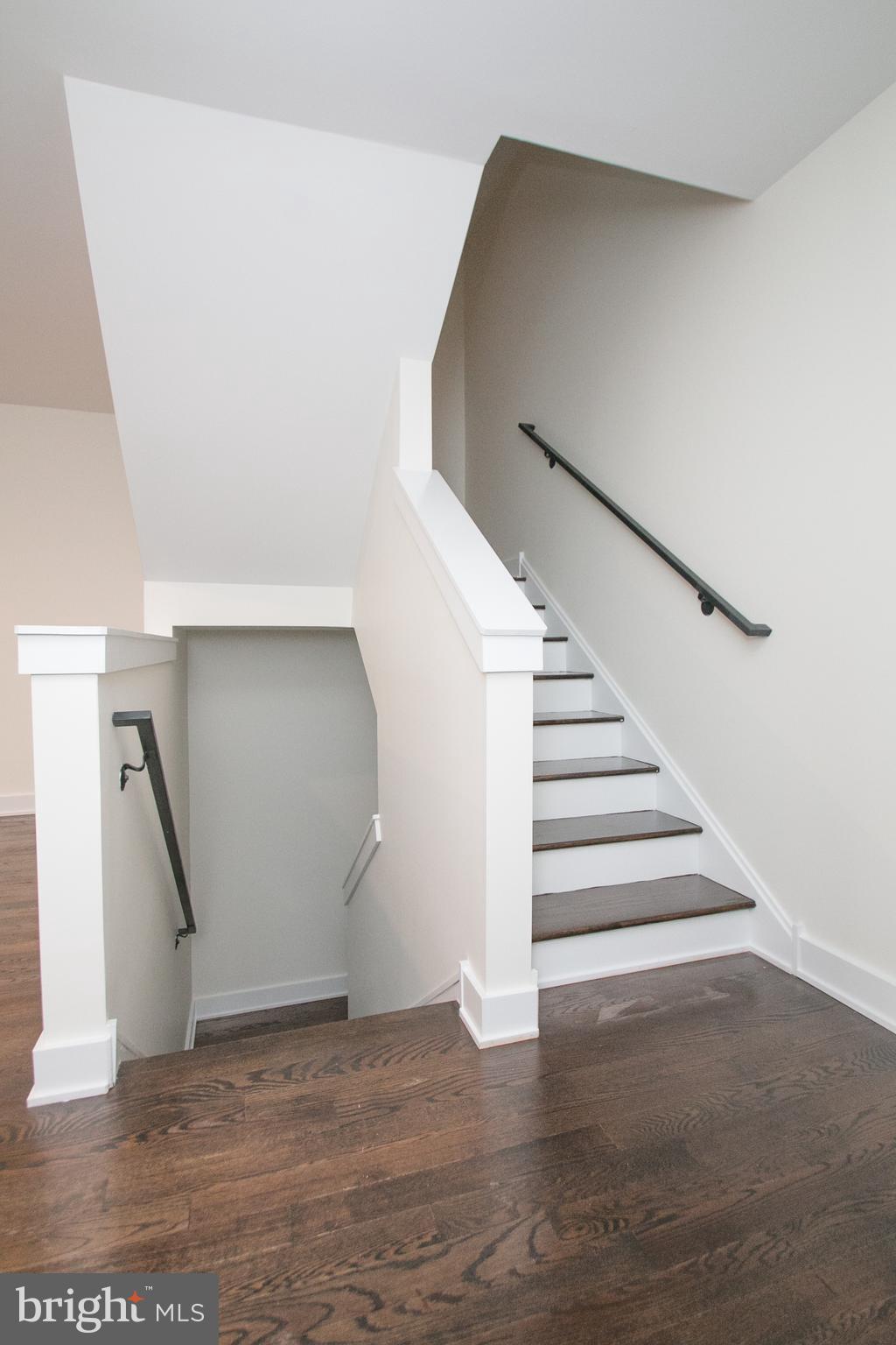 QUEEN VILLAGE - Residential