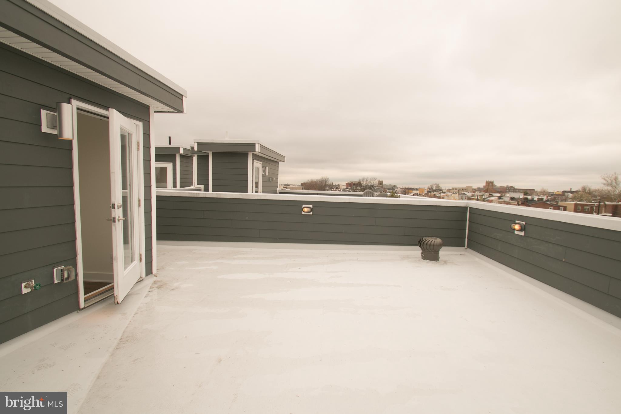 QUEEN VILLAGE - Residential