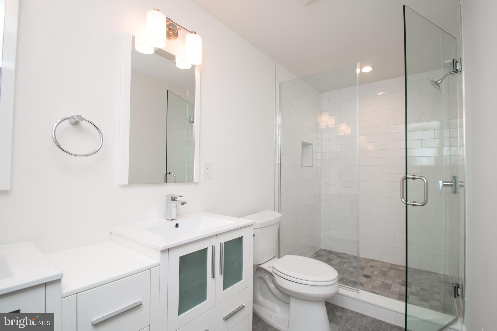 QUEEN VILLAGE - Residential