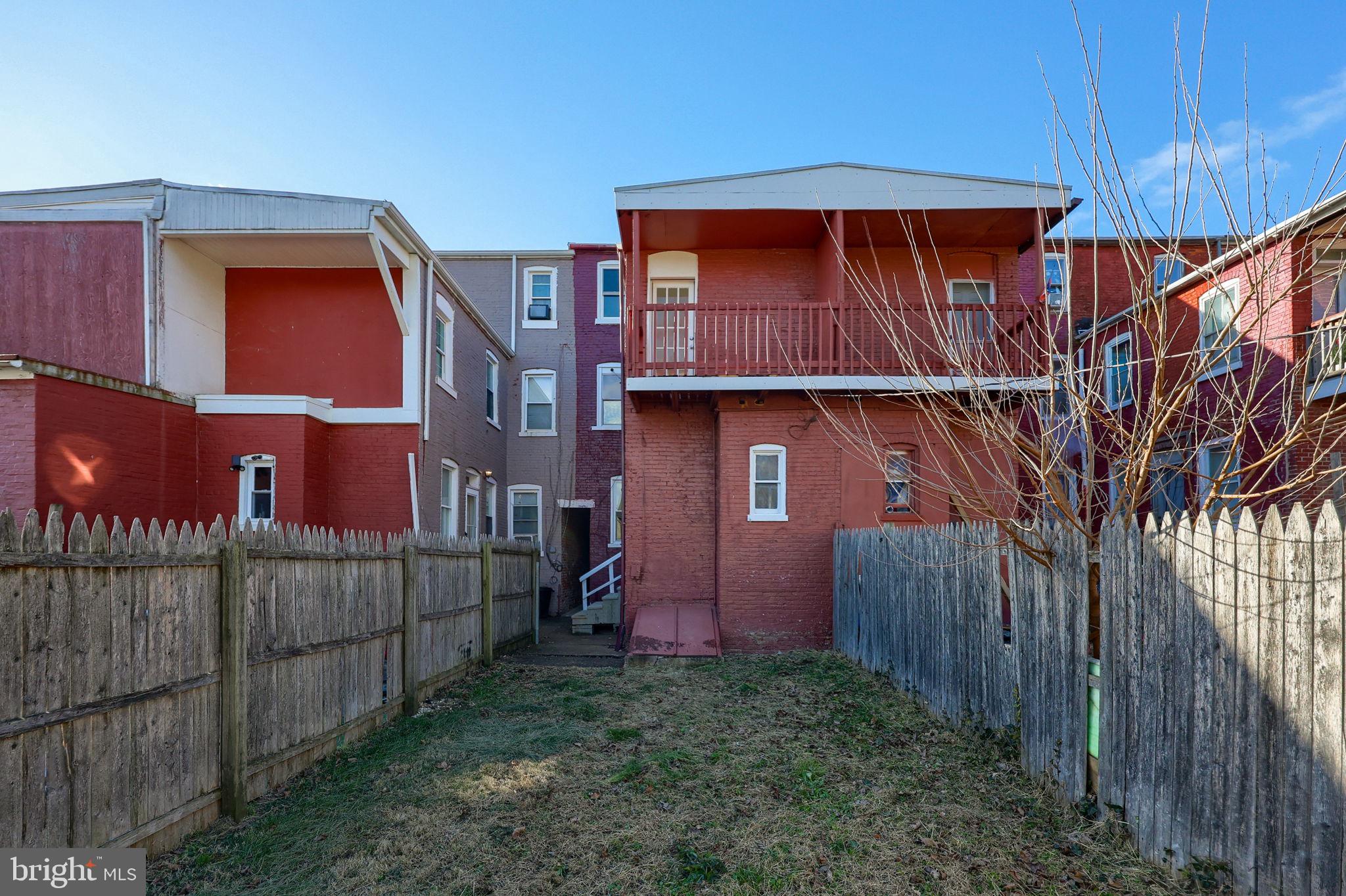 SOUTHEAST LANCASTER - Residential