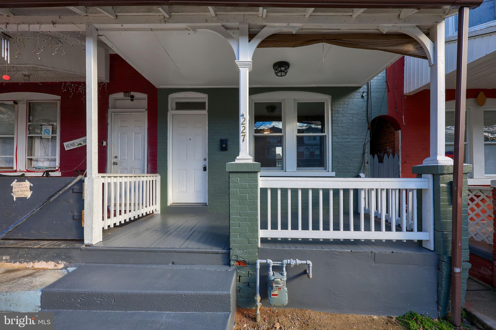 SOUTHEAST LANCASTER - Residential