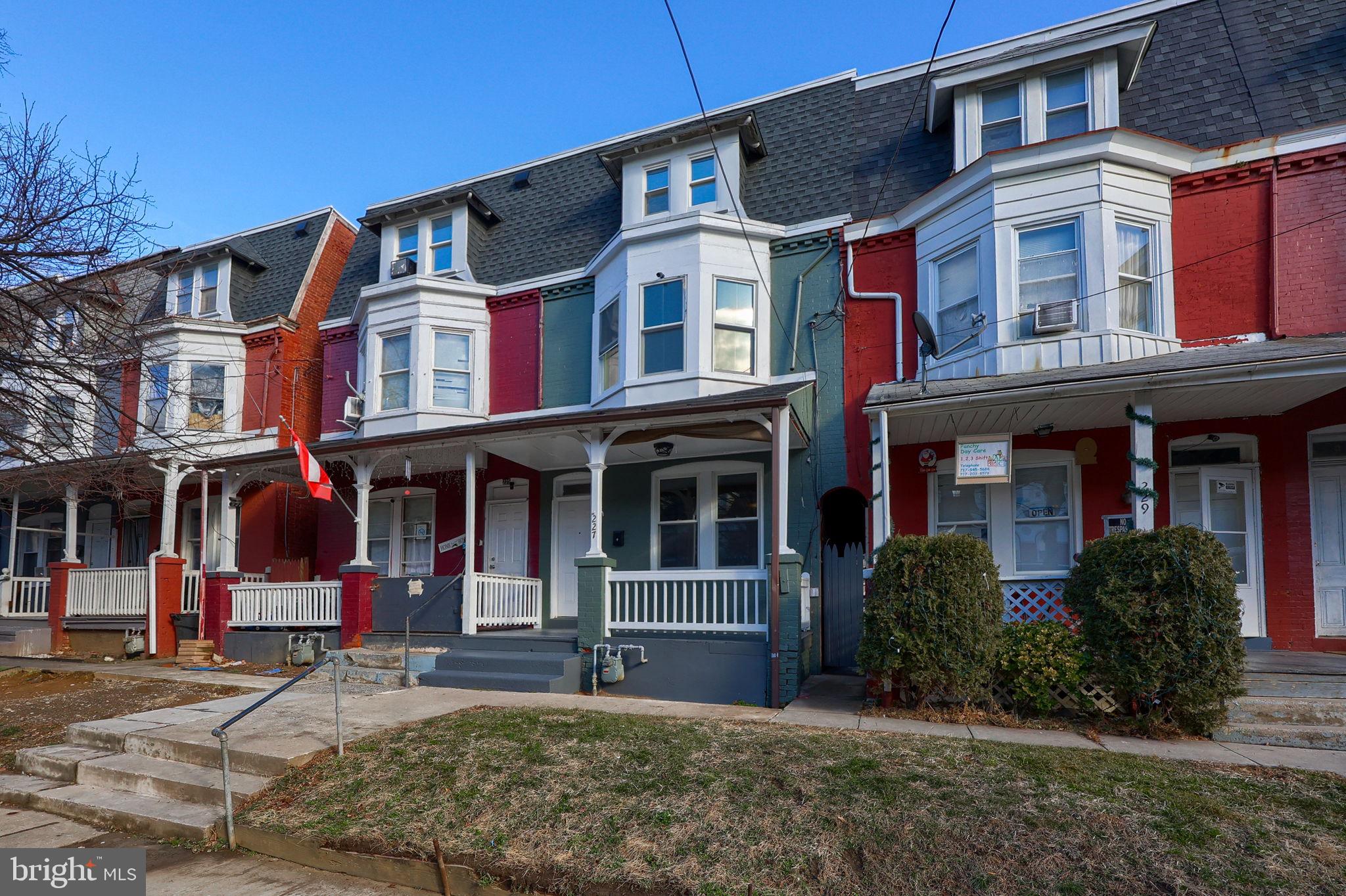 SOUTHEAST LANCASTER - Residential