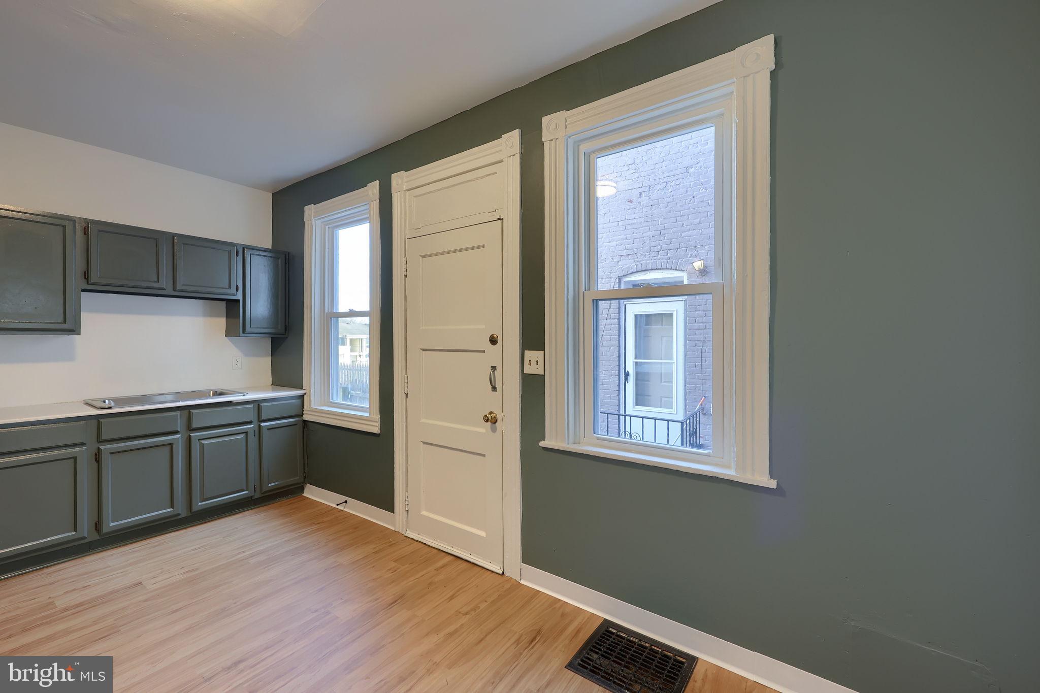 SOUTHEAST LANCASTER - Residential