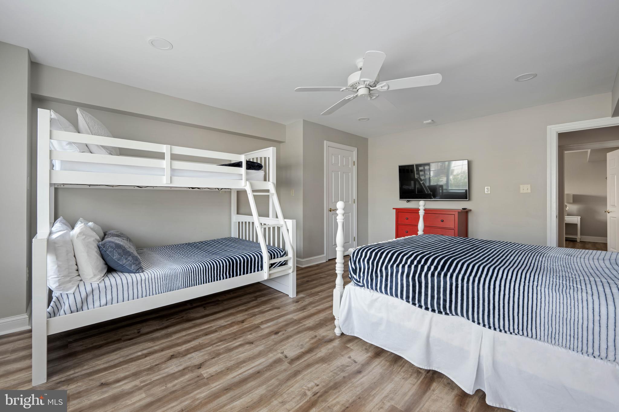 CAPE SHORES - Residential