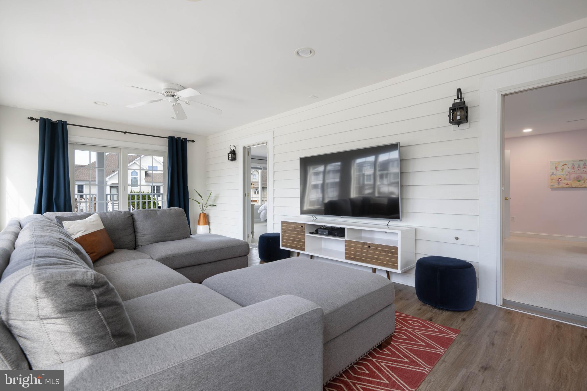 CAPE SHORES - Residential